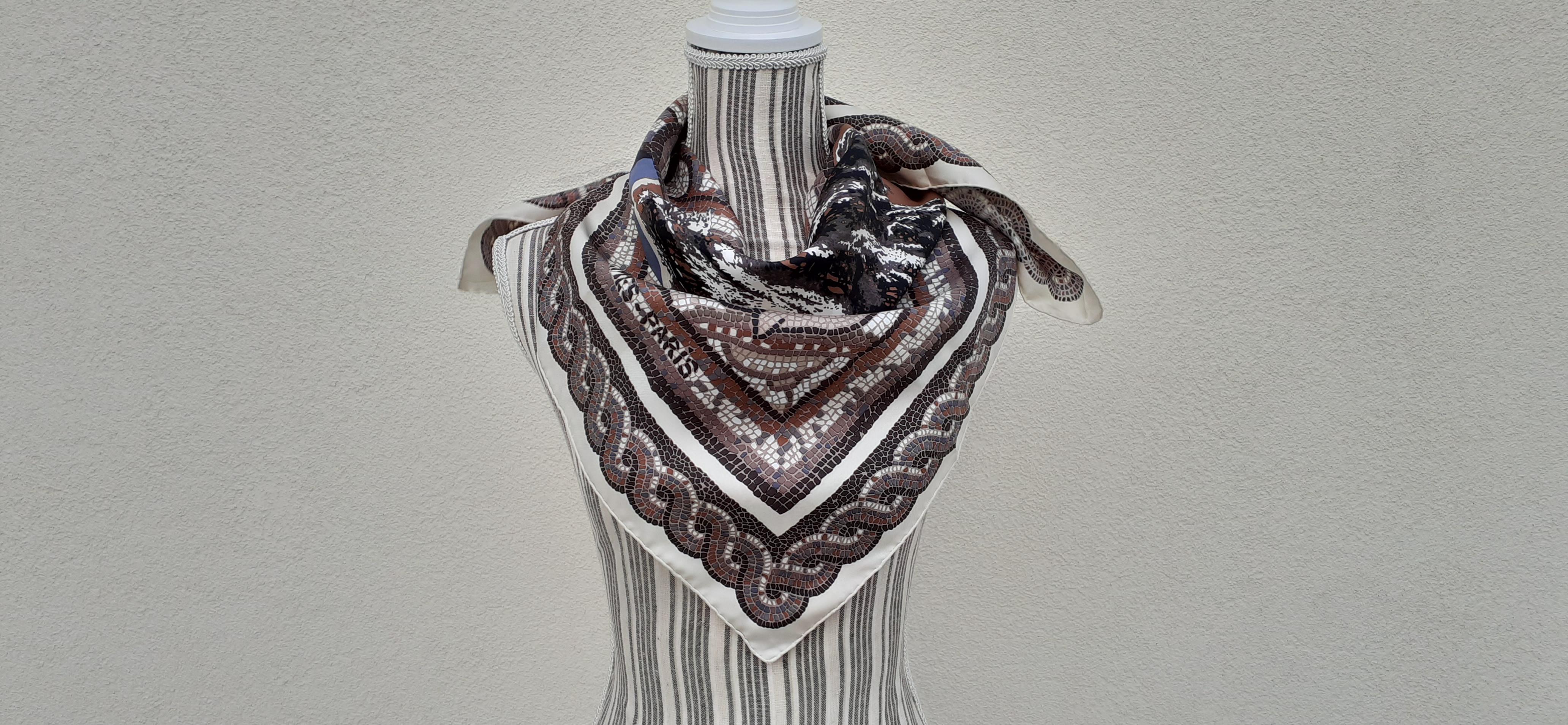 Pañuelo de seda Hermès Sous Le Cèdre Dimitri Rybaltchenko Líbano Beige Marrón 90 cm 14