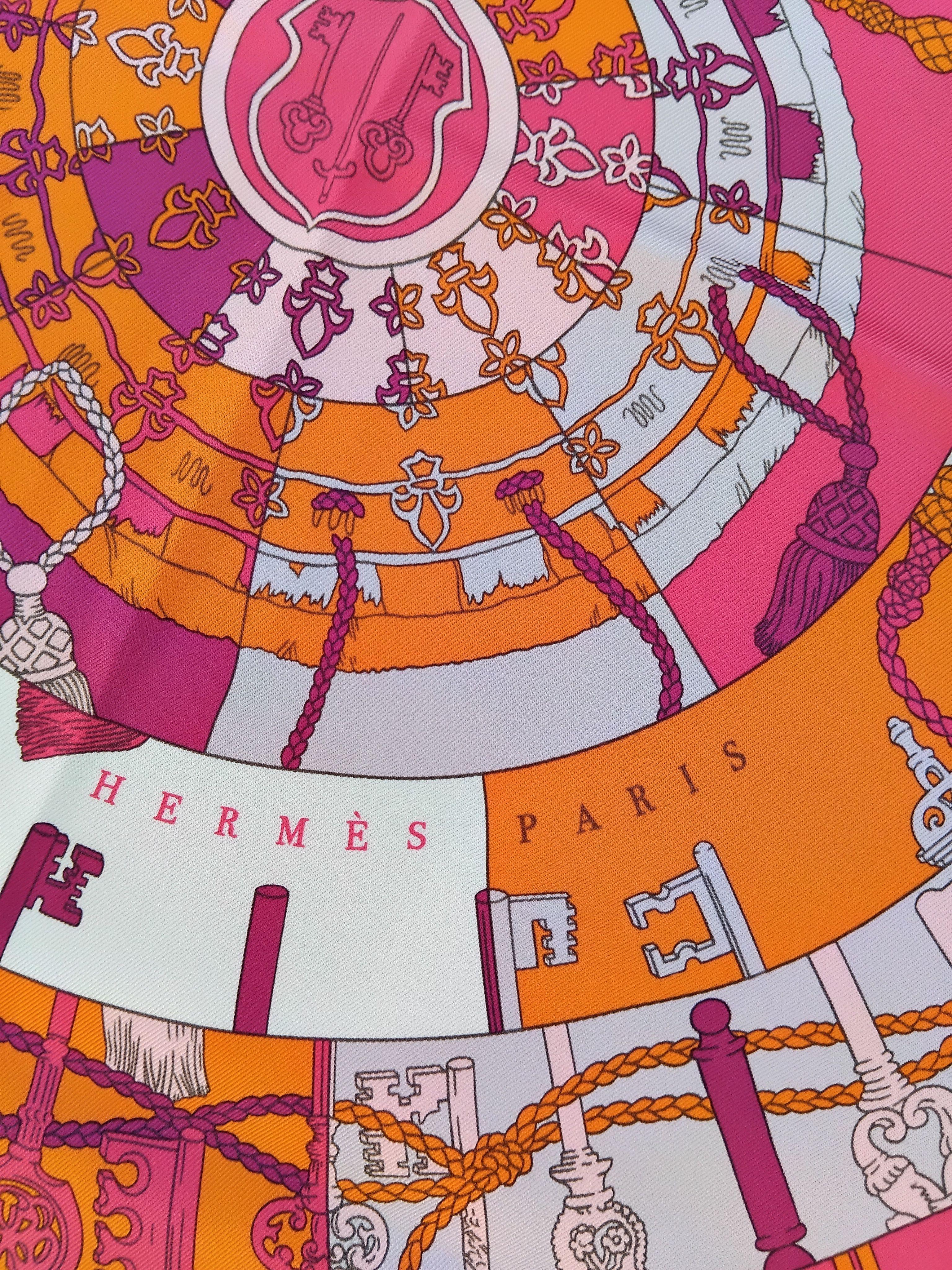 Hermès Seidenschal Tours de Clés Orange Rosa 70 cm im Angebot 2