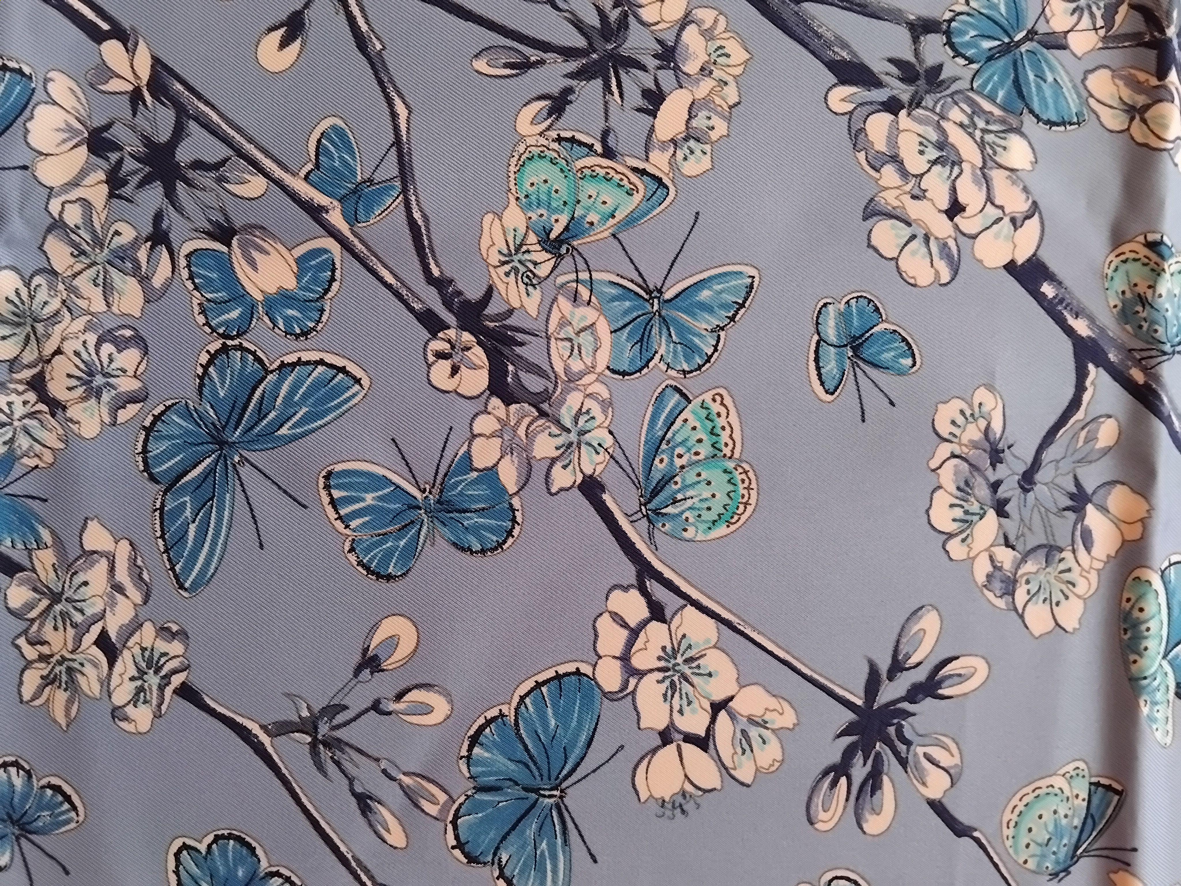 Hermès Silk Scarf Vol Amoureux des Azurés Butterflies Blue Toutsy 90 cm For Sale 11