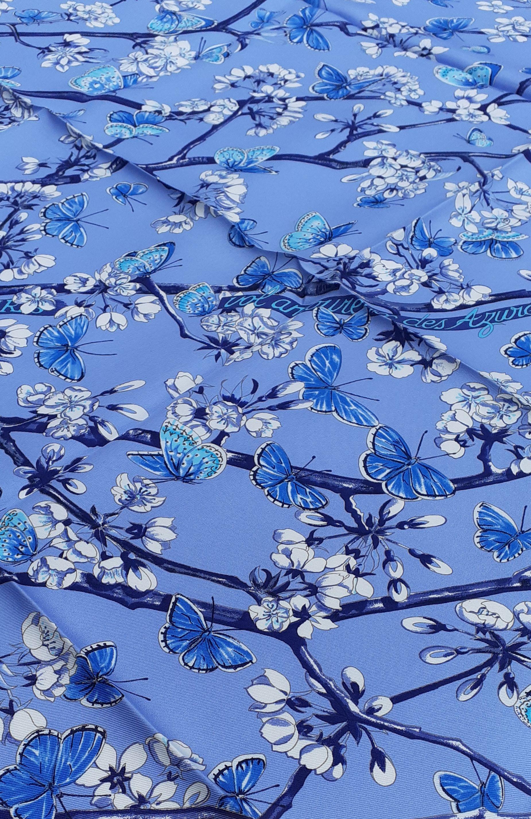 Hermès Silk Scarf Vol Amoureux des Azurés Butterflies Blue Toutsy 90 cm For Sale 4