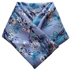 Écharpe en soie Hermès Vol Amoureux des Azurés Papillons Bleu Toutsy 90 cm