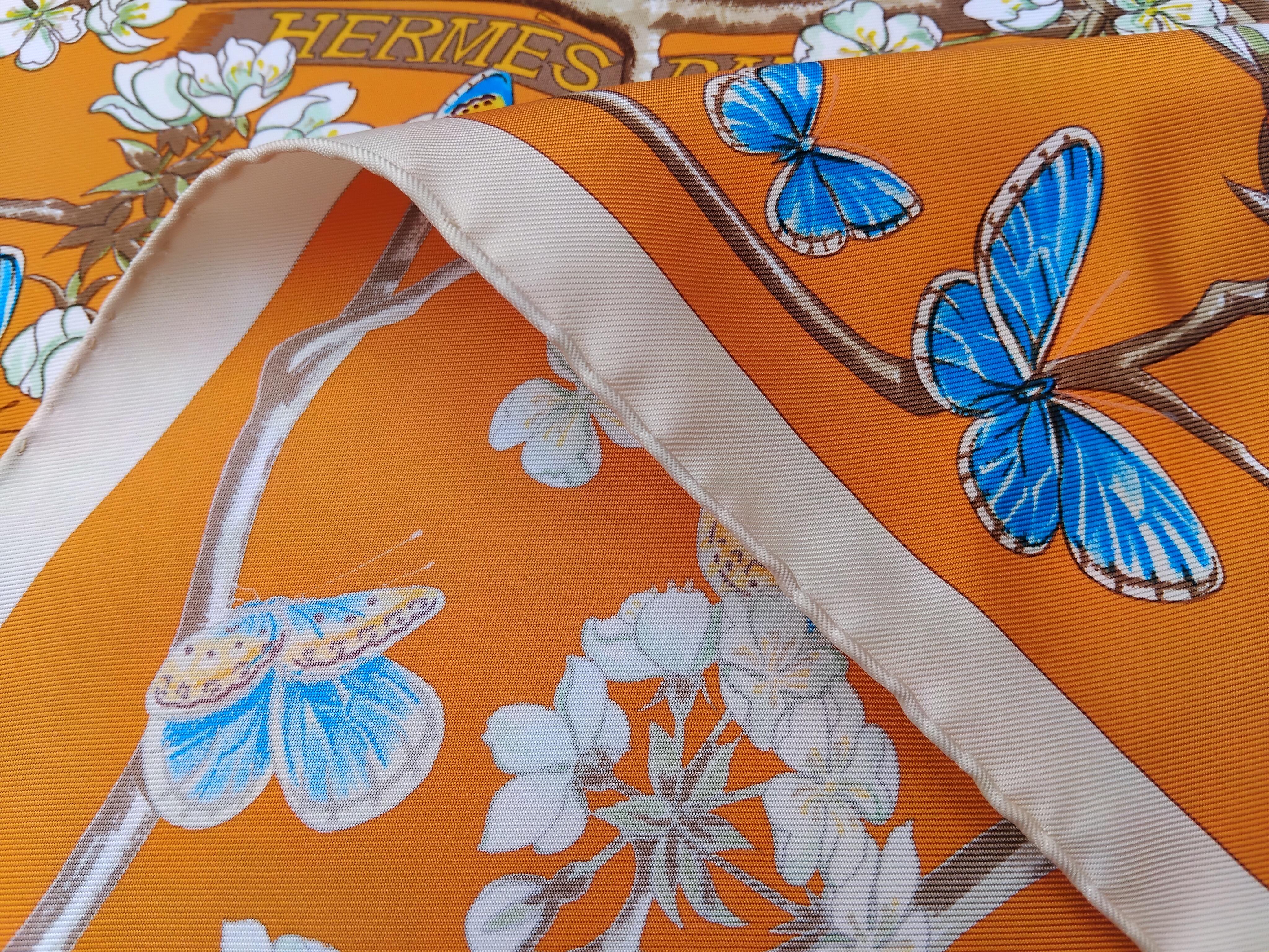 Hermès Pañuelo de seda Vol Amoureux des Azurés Mariposas Flores Naranja 35' en venta 9