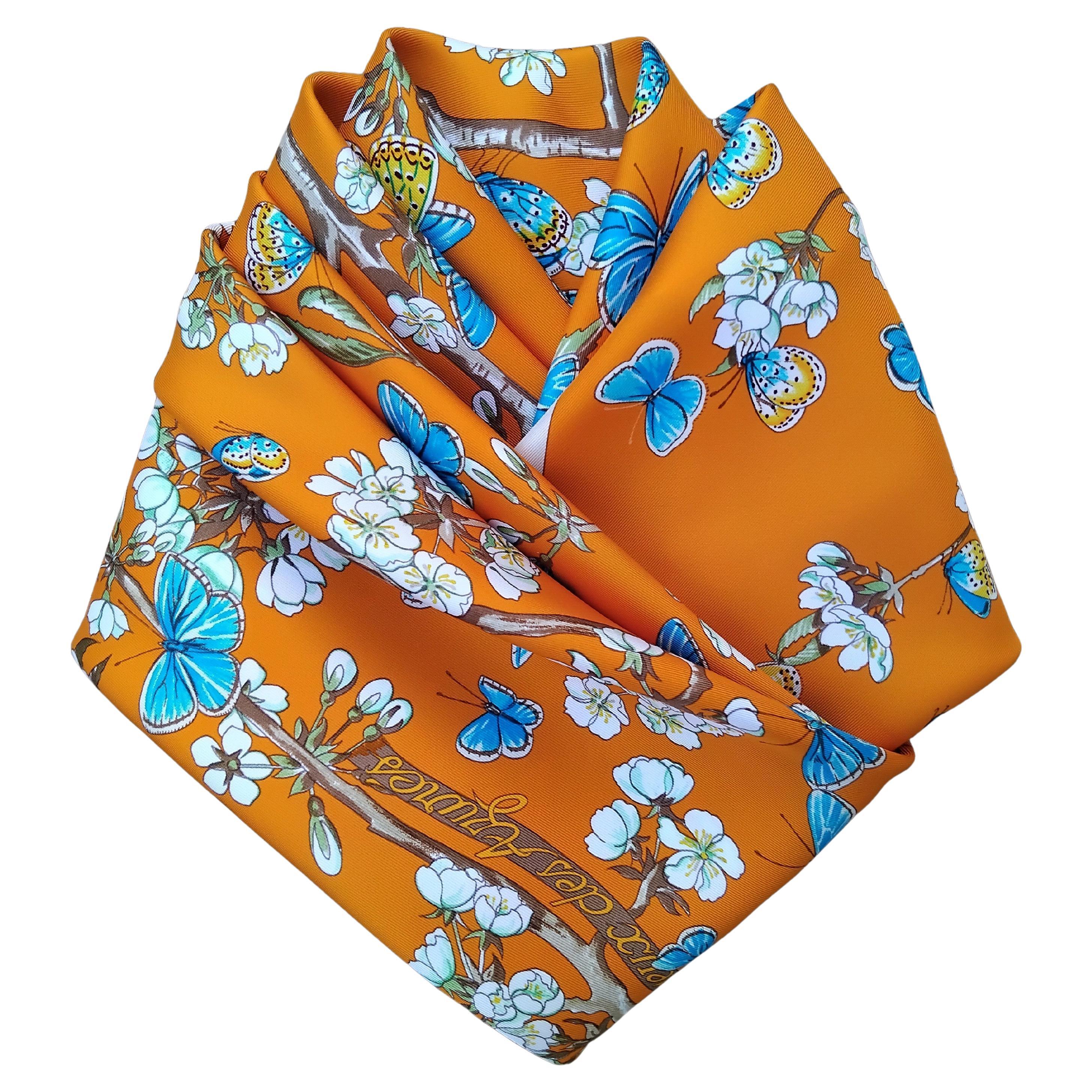 Hermès Pañuelo de seda Vol Amoureux des Azurés Mariposas Flores Naranja 35' en venta 10