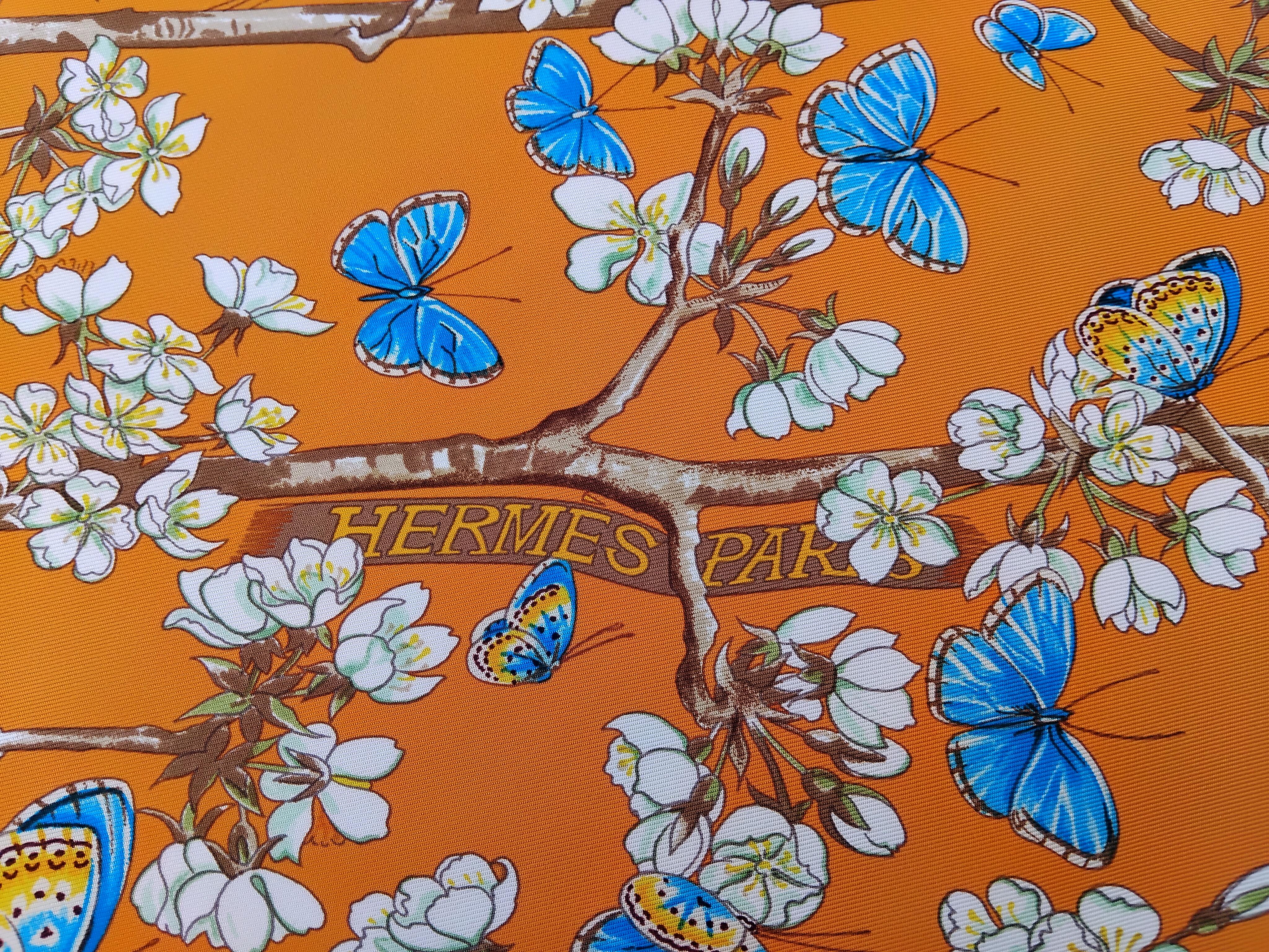 De las mujeres Hermès Pañuelo de seda Vol Amoureux des Azurés Mariposas Flores Naranja 35' en venta