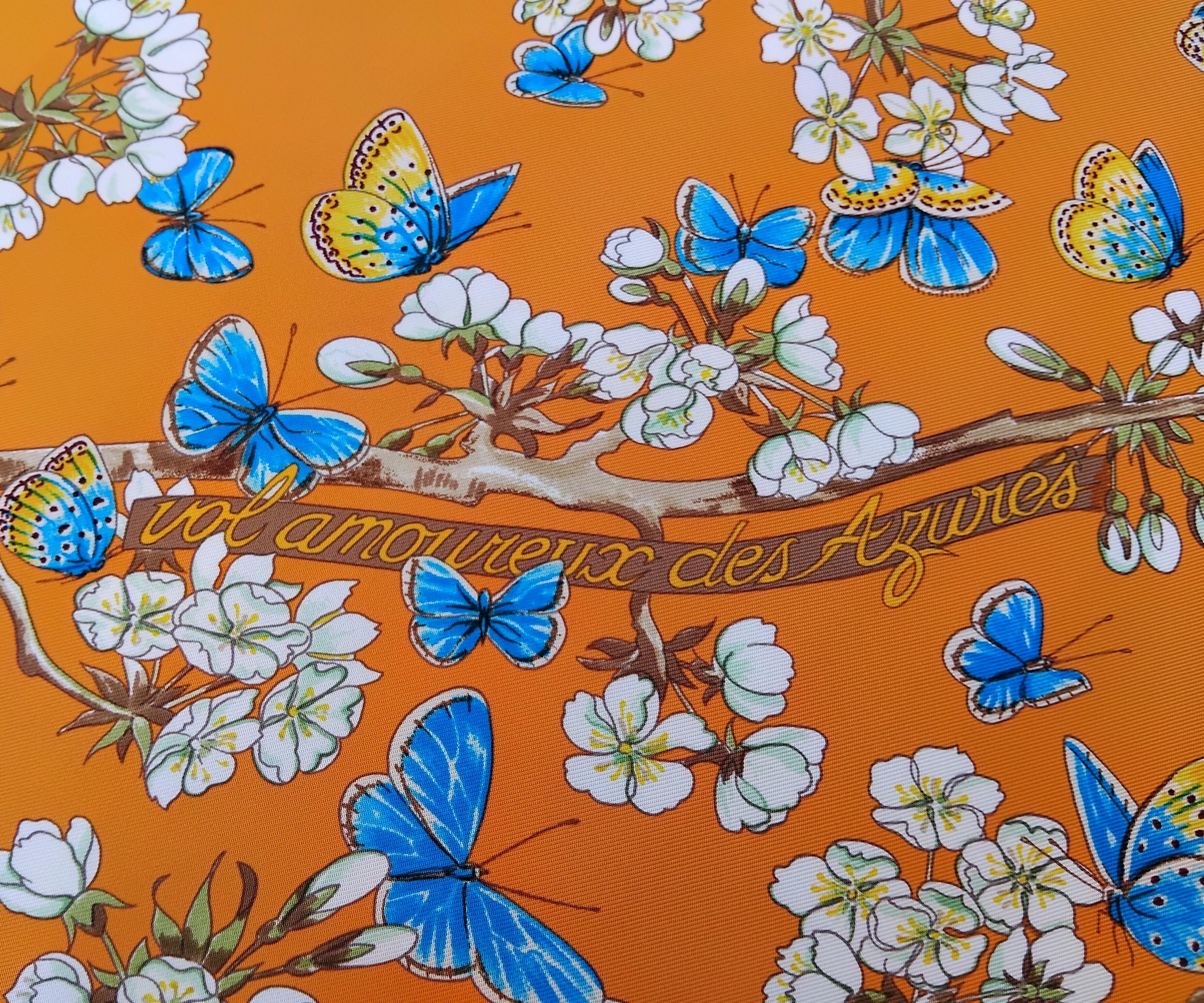 Hermès Pañuelo de seda Vol Amoureux des Azurés Mariposas Flores Naranja 35' en venta 1