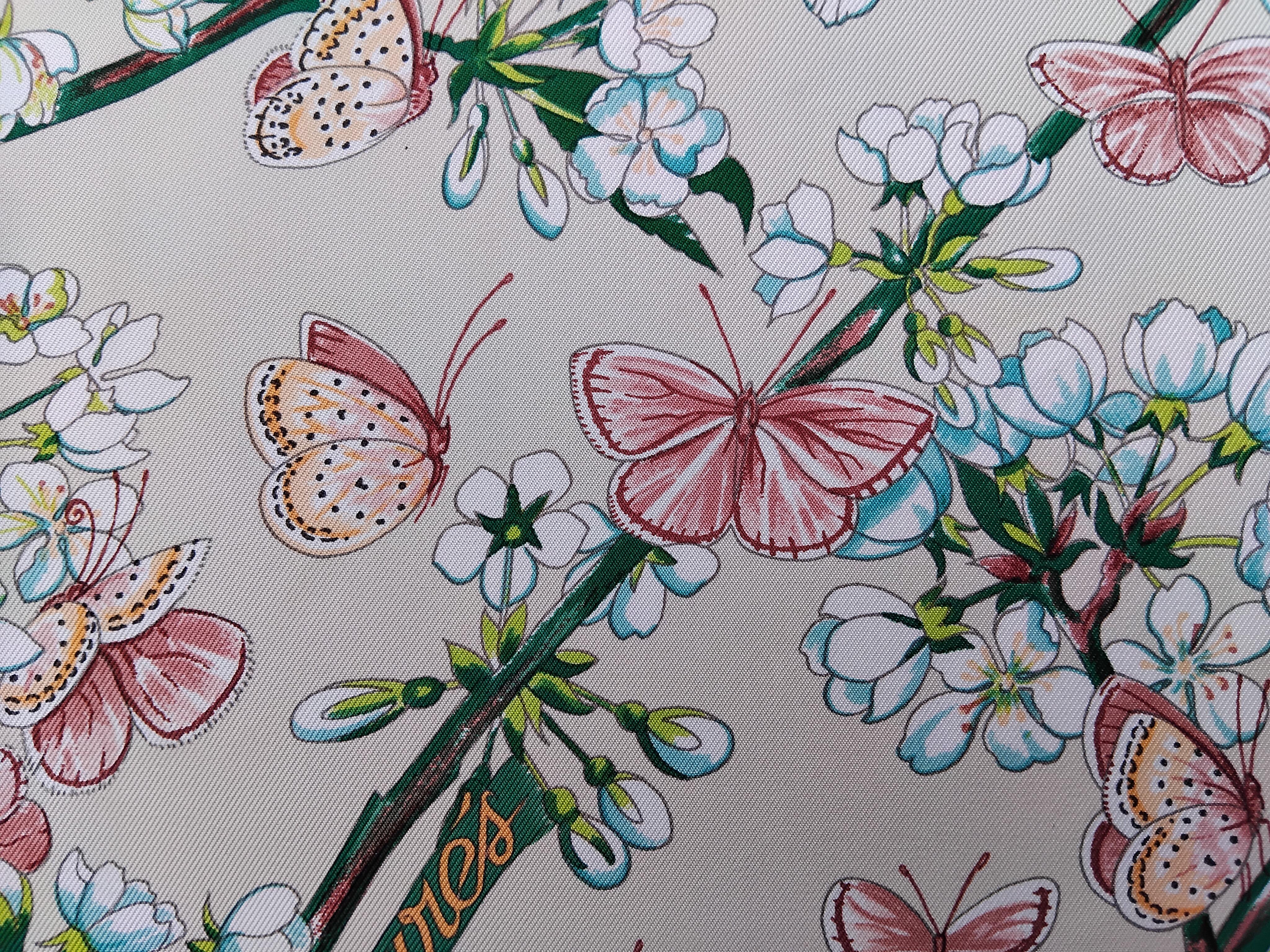 Hermès Silk Scarf Vol Amoureux des Azurés Butterflies Soft Pink 90 cm For Sale 5