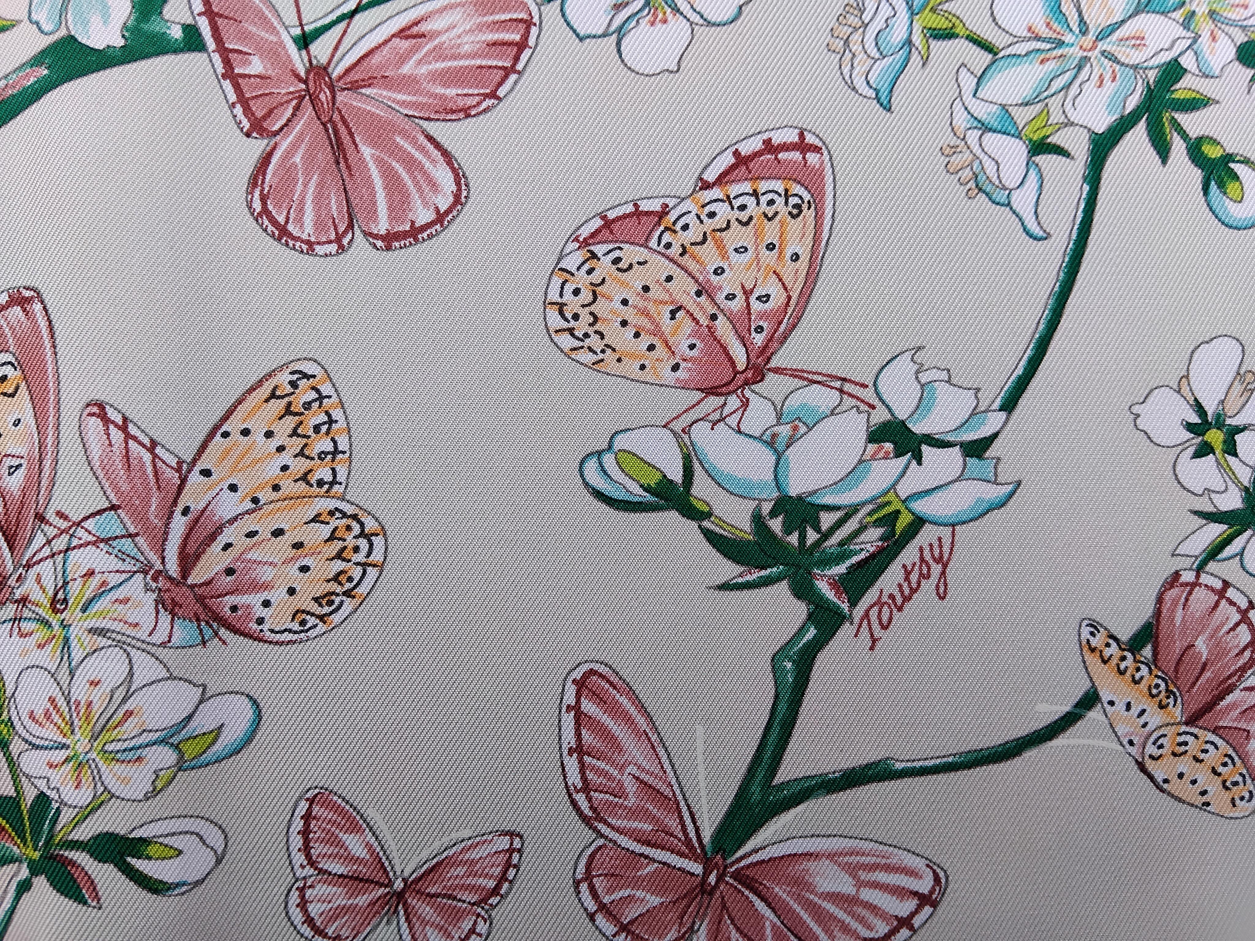 Hermès Silk Scarf Vol Amoureux des Azurés Butterflies Soft Pink 90 cm For Sale 1