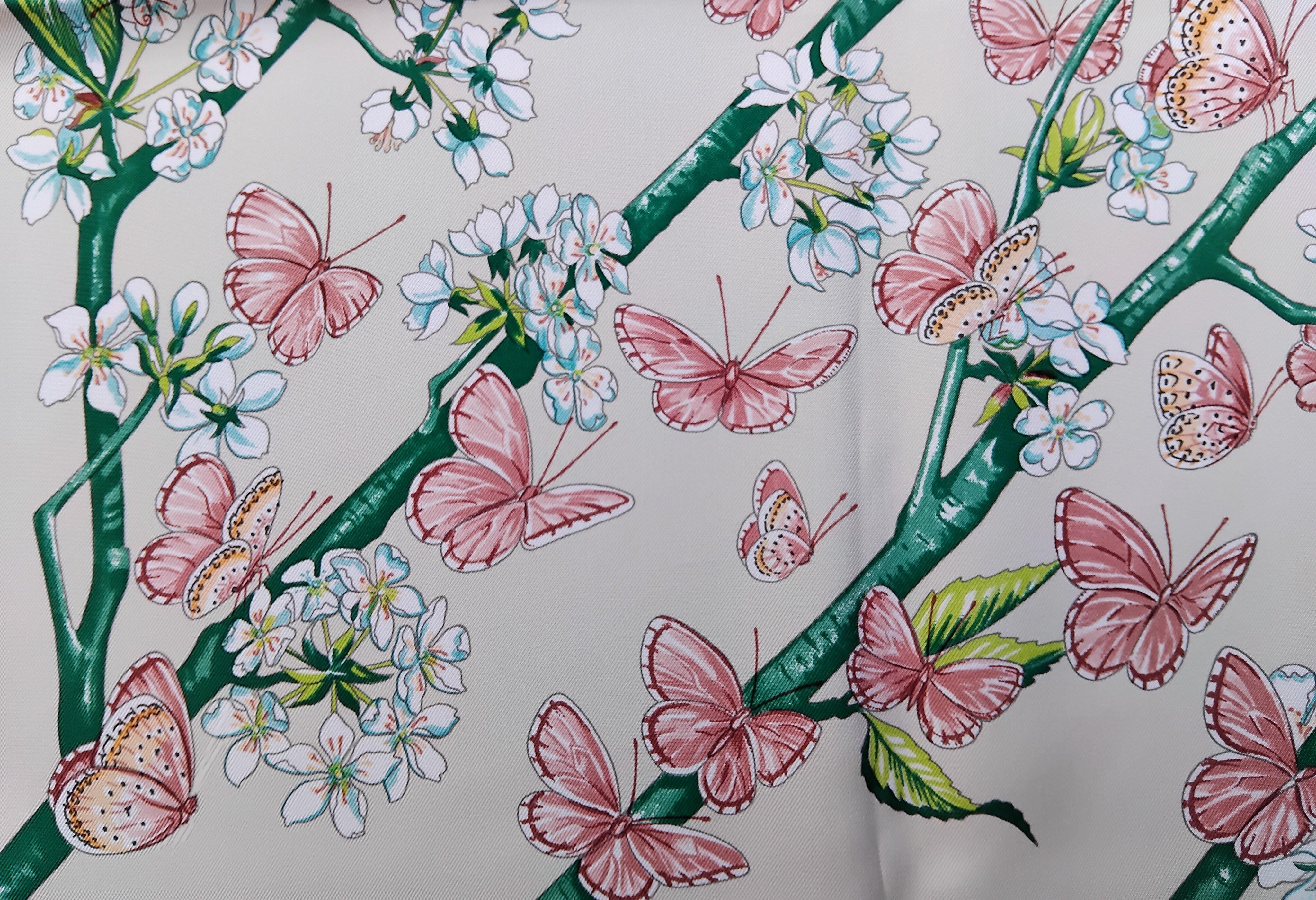 Hermès Silk Scarf Vol Amoureux des Azurés Butterflies Soft Pink 90 cm For Sale 3