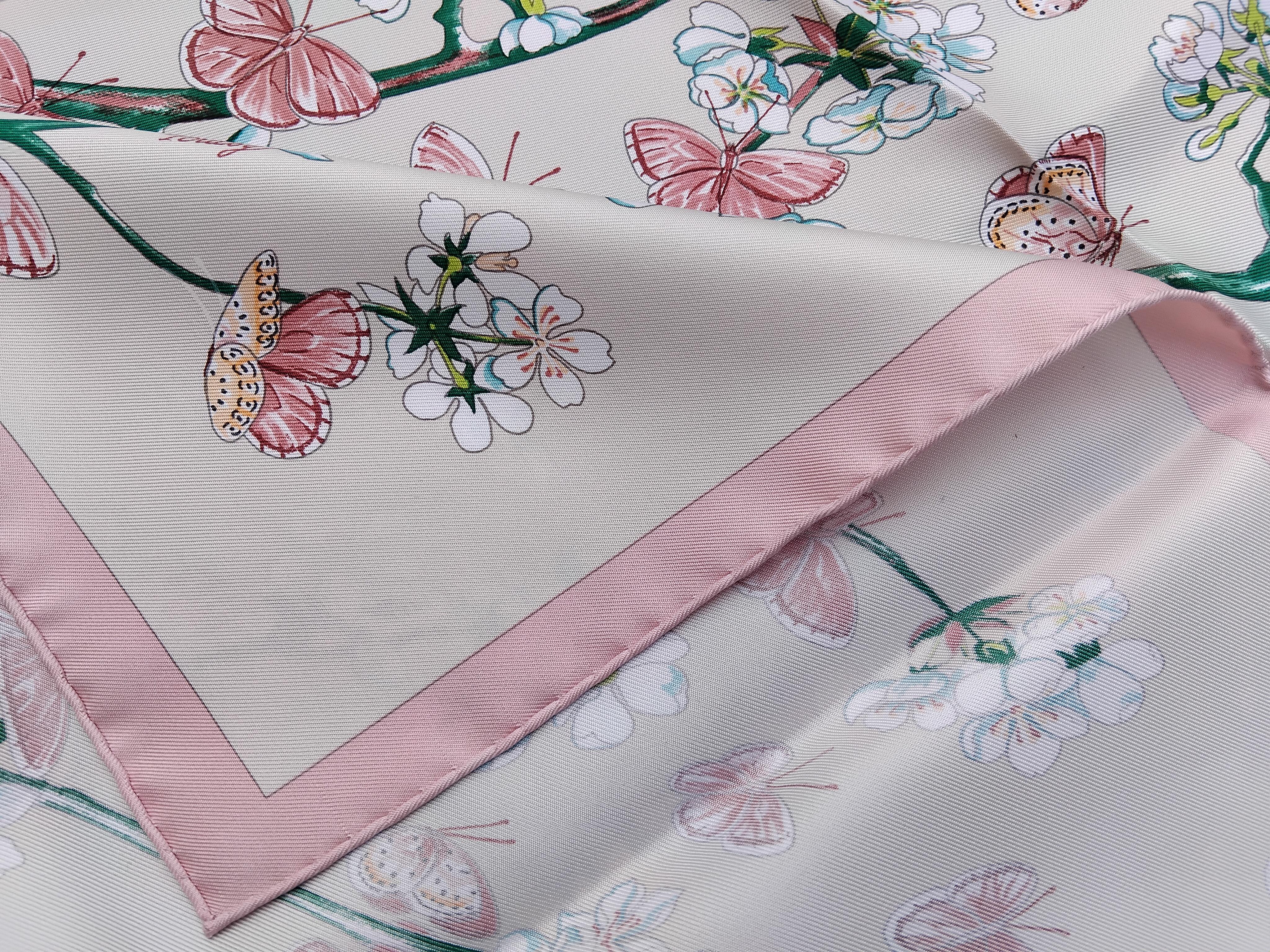 Hermès Silk Scarf Vol Amoureux des Azurés Butterflies Soft Pink 90 cm For Sale 4