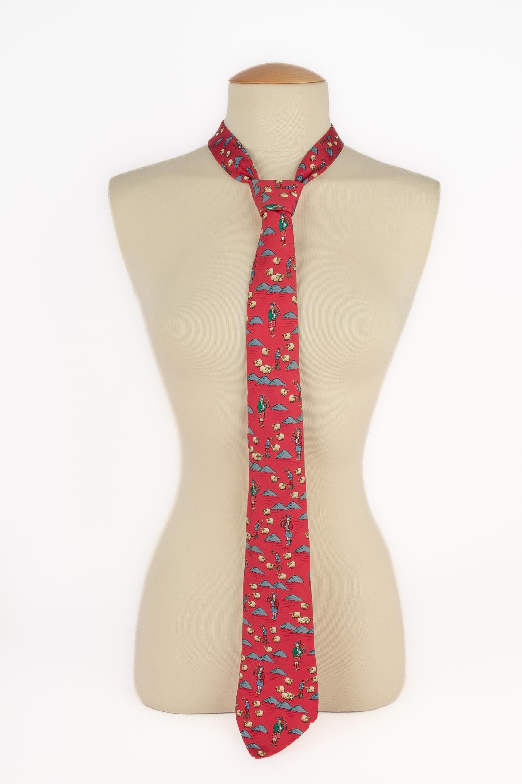 HERMÈS - (Made in France) Corbata de seda roja estampada con ovejas y un gaitero.

Estado:
Muy buen estado

Dimensiones:
Anchura máx.: 9 cm

SKU:ACC16