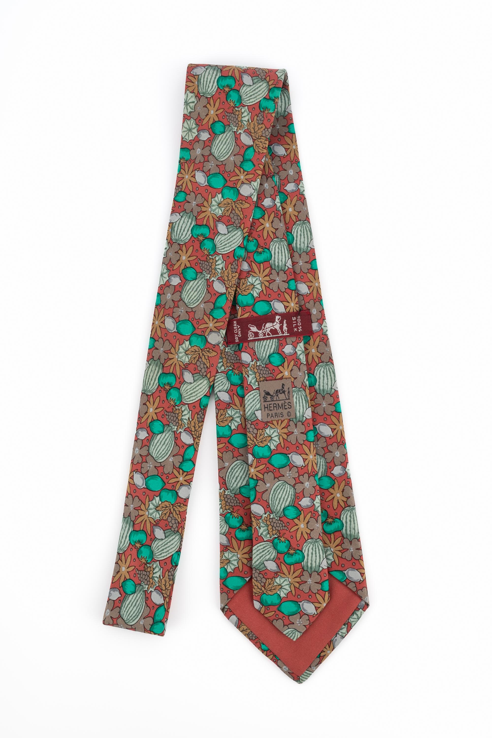 Hermès silk tie In Excellent Condition For Sale In SAINT-OUEN-SUR-SEINE, FR