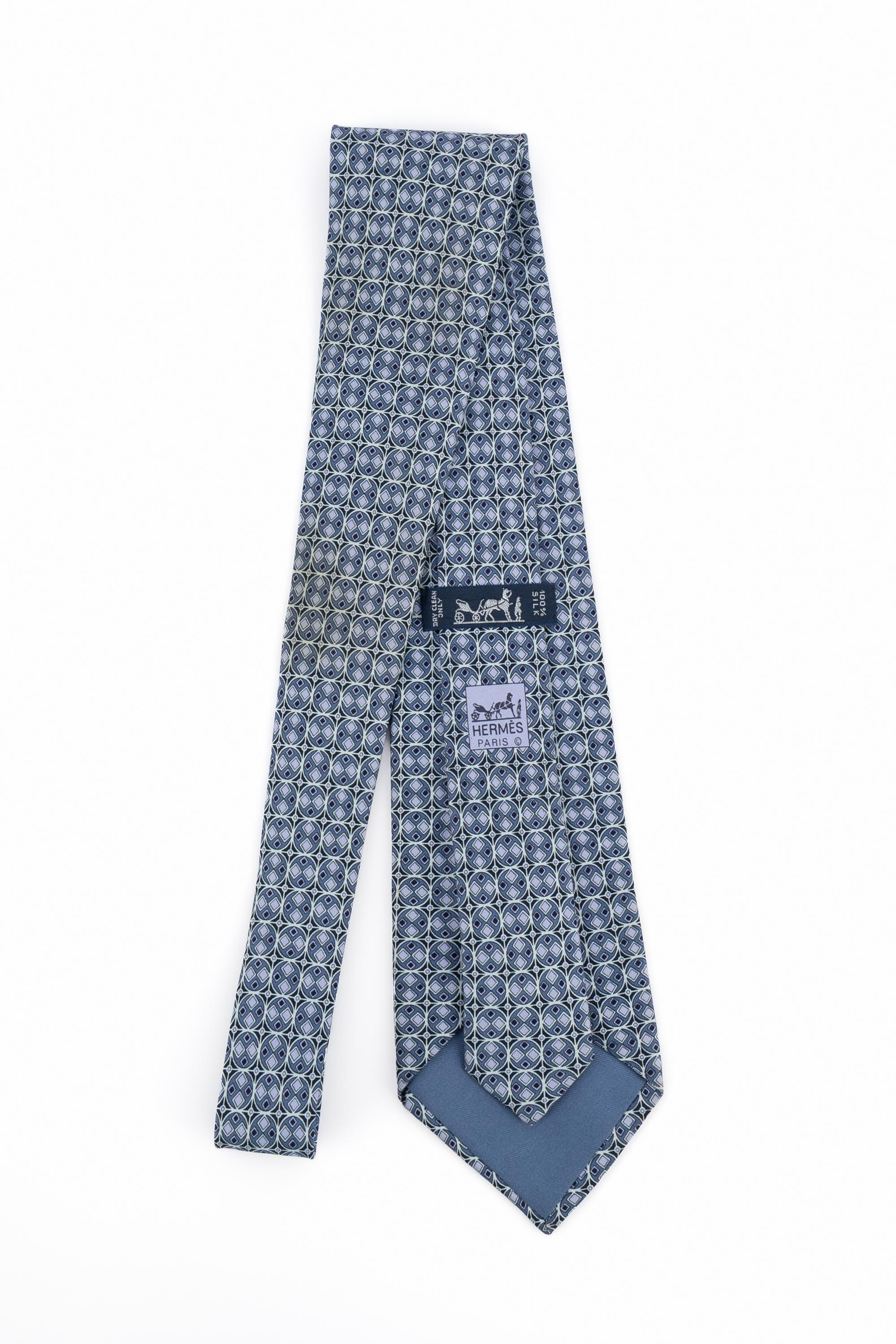 Hermès silk tie In Excellent Condition For Sale In SAINT-OUEN-SUR-SEINE, FR