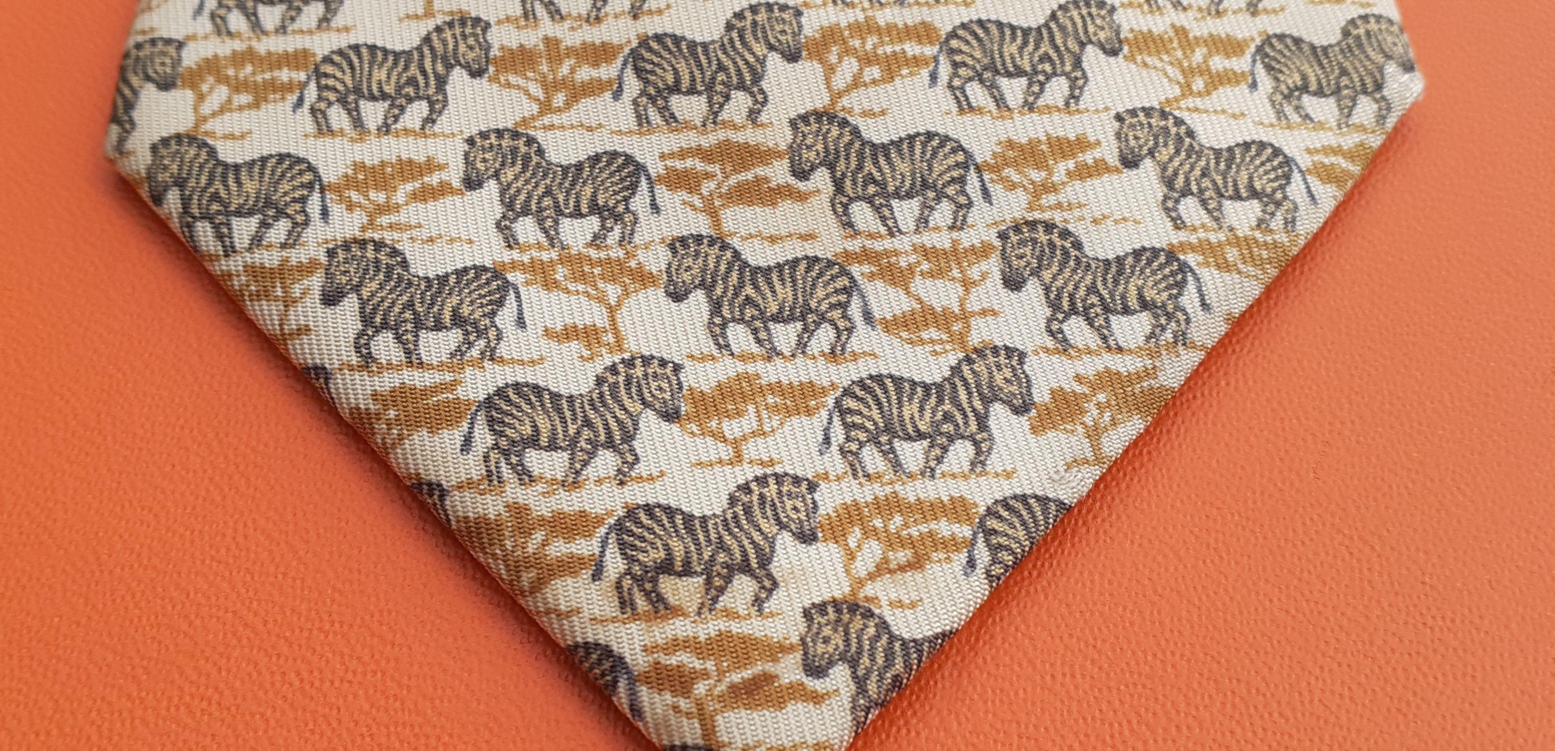 Hermès Seidenkrawatte Zebras in Savanne Druck Afrika Herren im Angebot