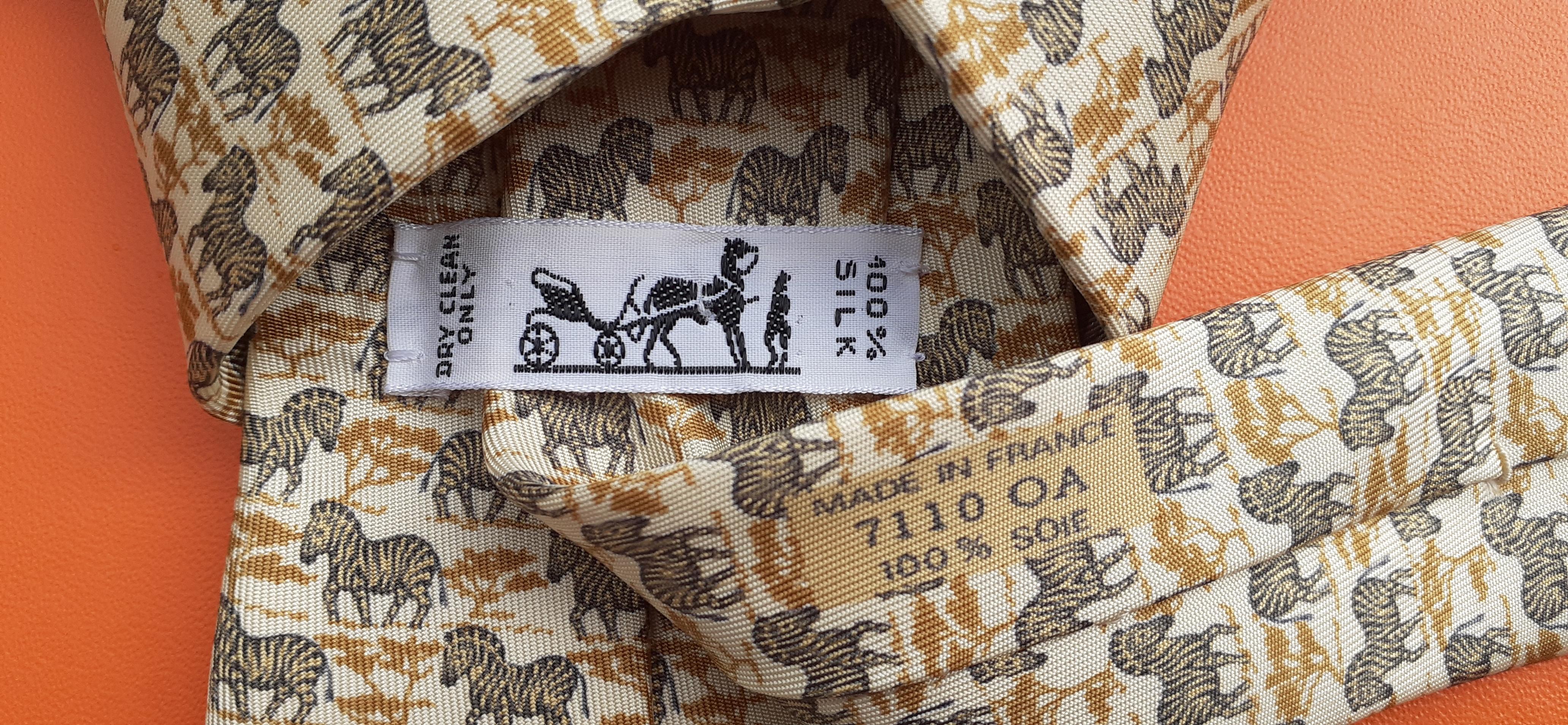 Cravate en soie Hermès Zebras en imprimé savane Afrique en vente 4