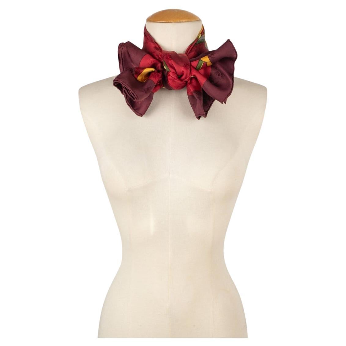 Hermès - (Made in France) Silk twill foulard broahed with holly entitled 