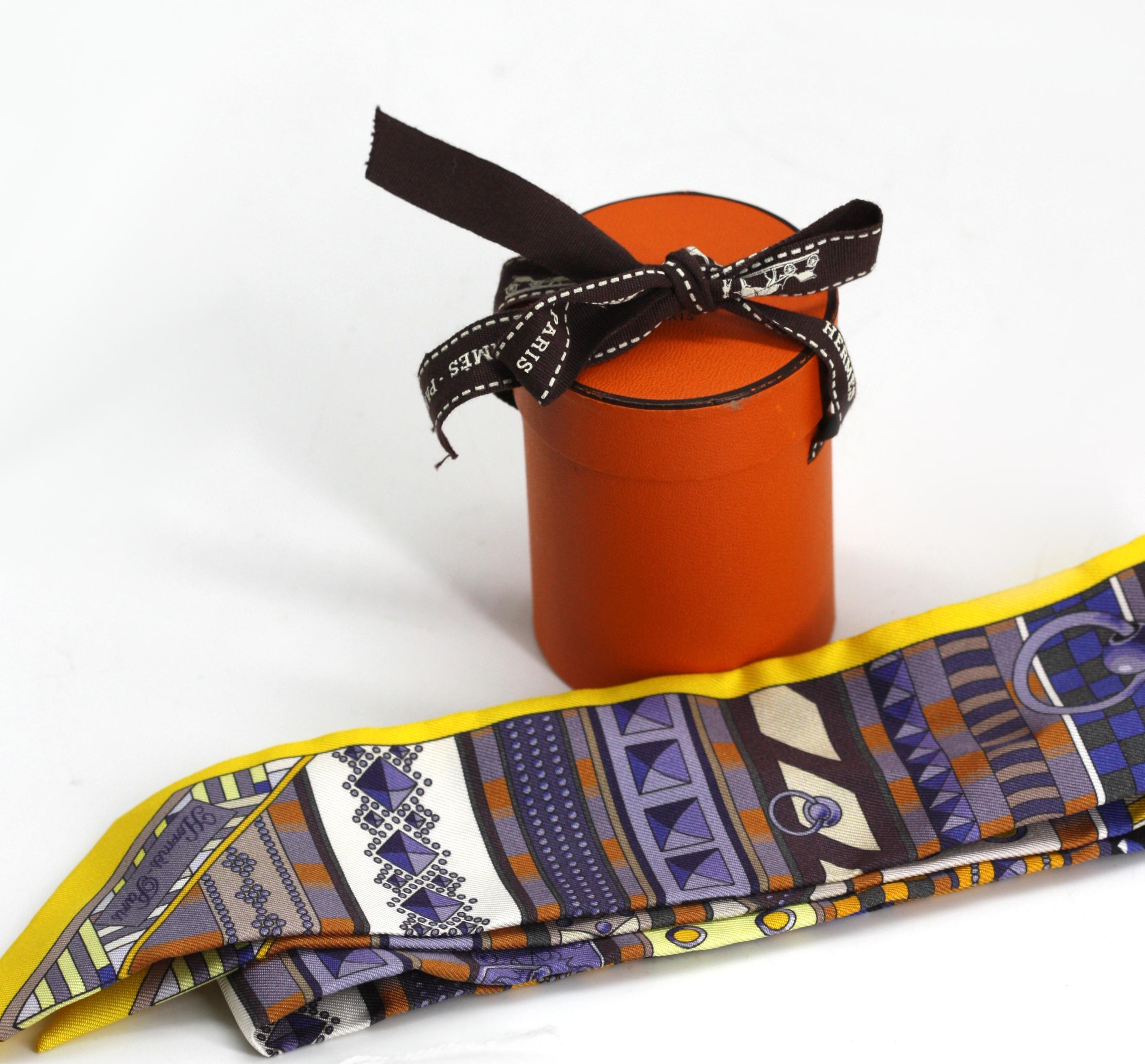 Hermes Silk Twilly Scarf In Good Condition For Sale In West Palm Beach, FL
