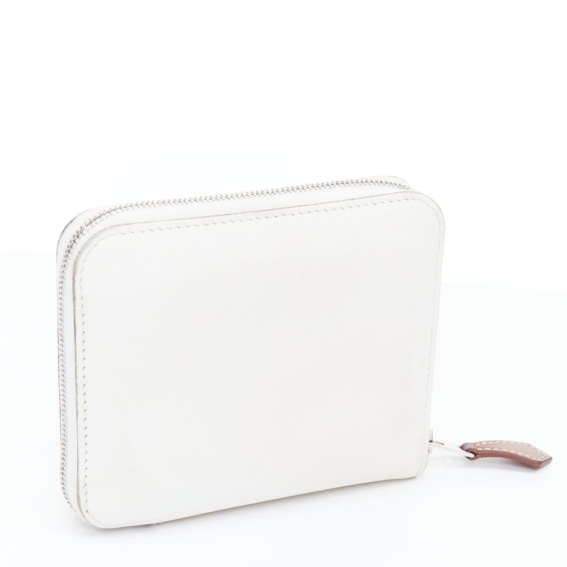 Portafoglio compatto HERMES Silk'in crema in pelle rossa stampa selvaggia foderato in seta
Riferimento: KYCG/A00146
Marchio: Hermes
Model: Silk'in
Materiale: Pelle
Colore: Crema, Rosso
Modello: Tinta unita
Chiusura: zip
Fodera: Seta rossa
Dettagli