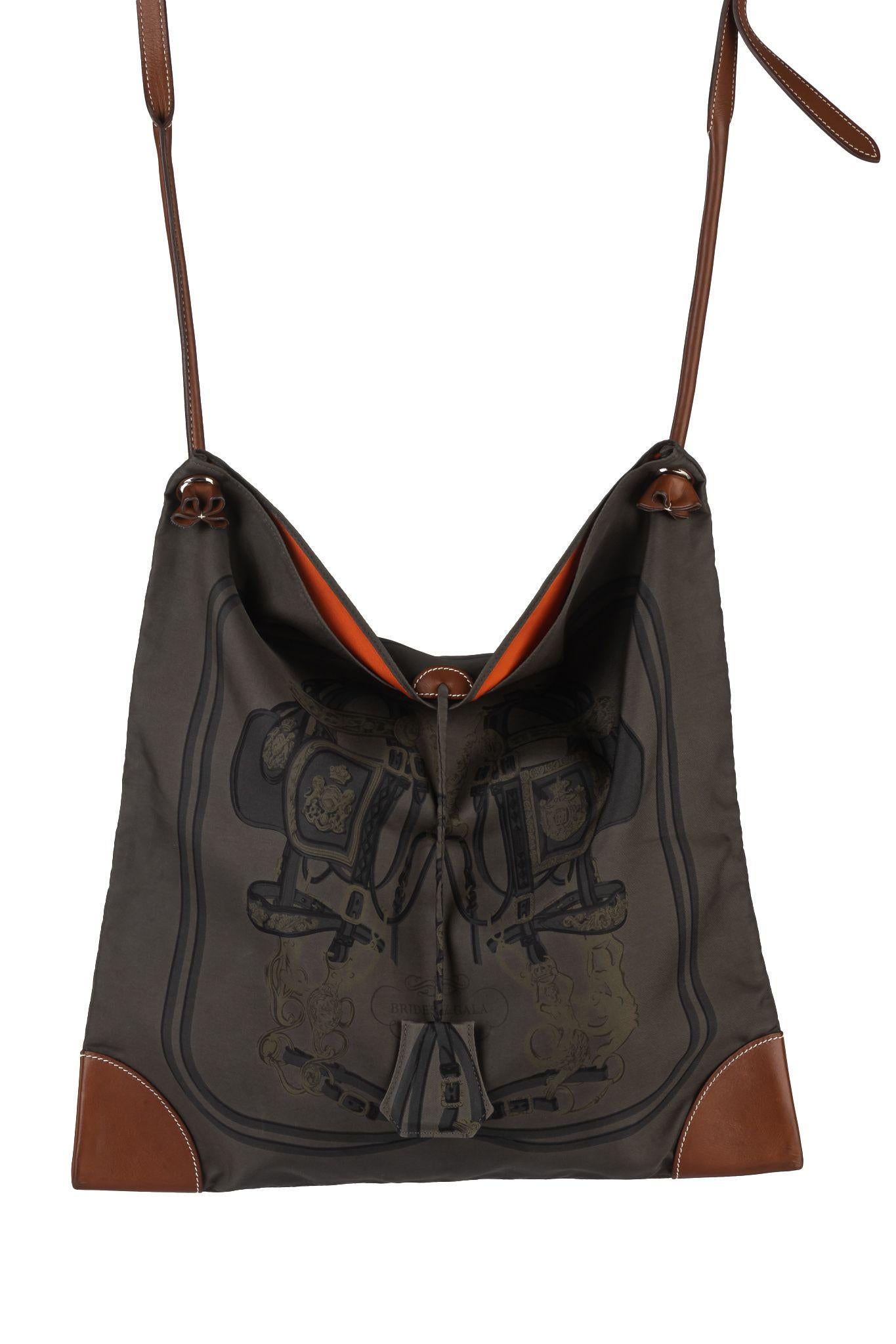 This Hermès Silky City Printed Handbag features an ultra soft silk material complimented by an adjustable brown shoulder strap. There is a faded minor spot, please refer to photos. Also inside the pochette, there are some little spots. The internal