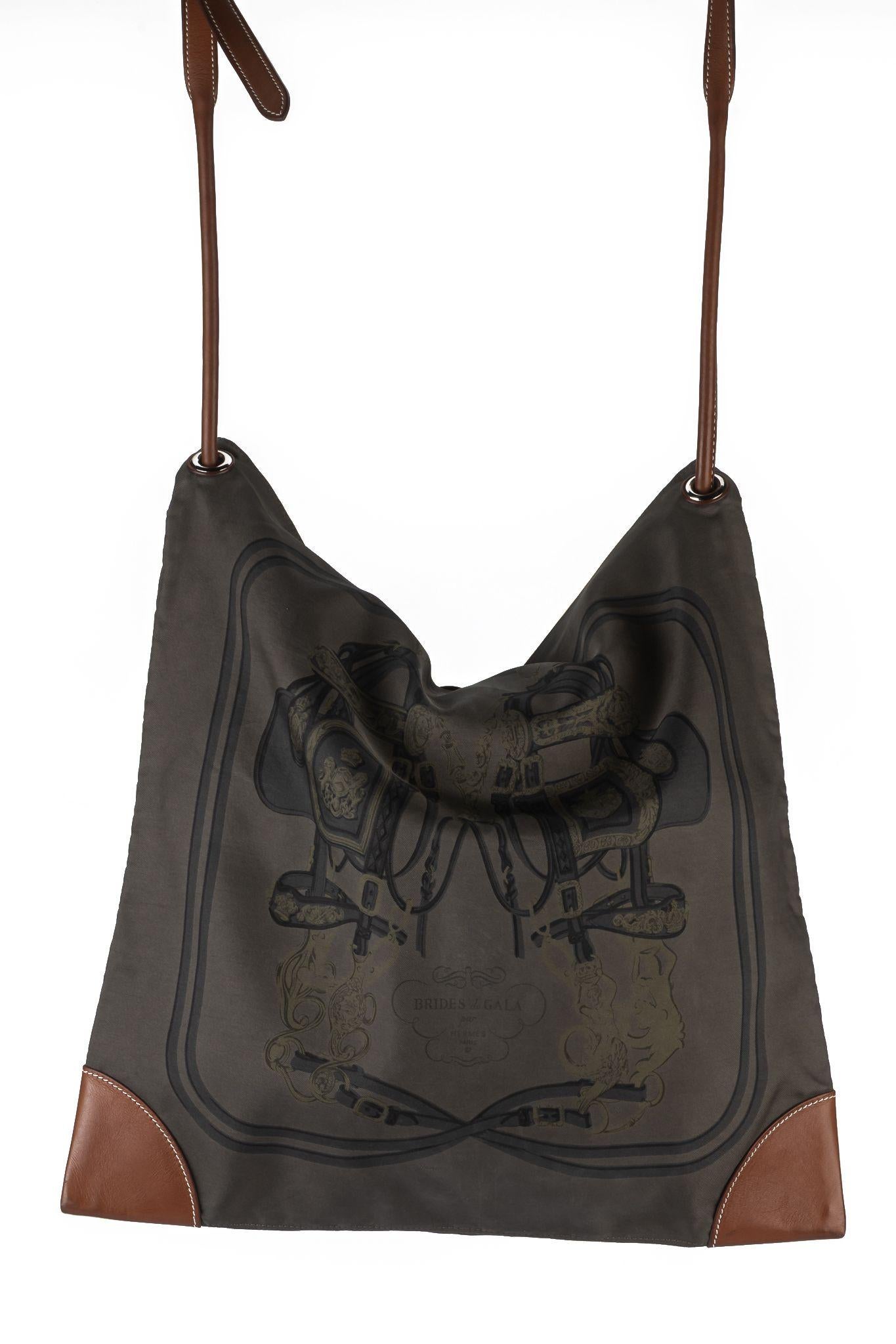 Black Hermès Silky City Printed Handbag For Sale