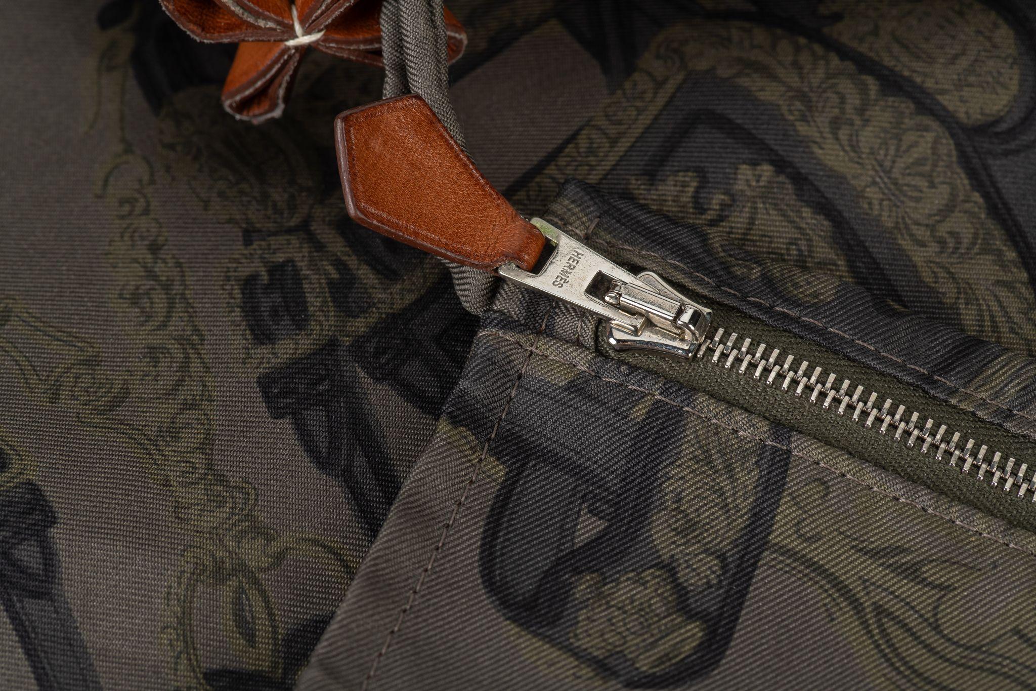 Hermès Silky City Printed Handbag For Sale 1