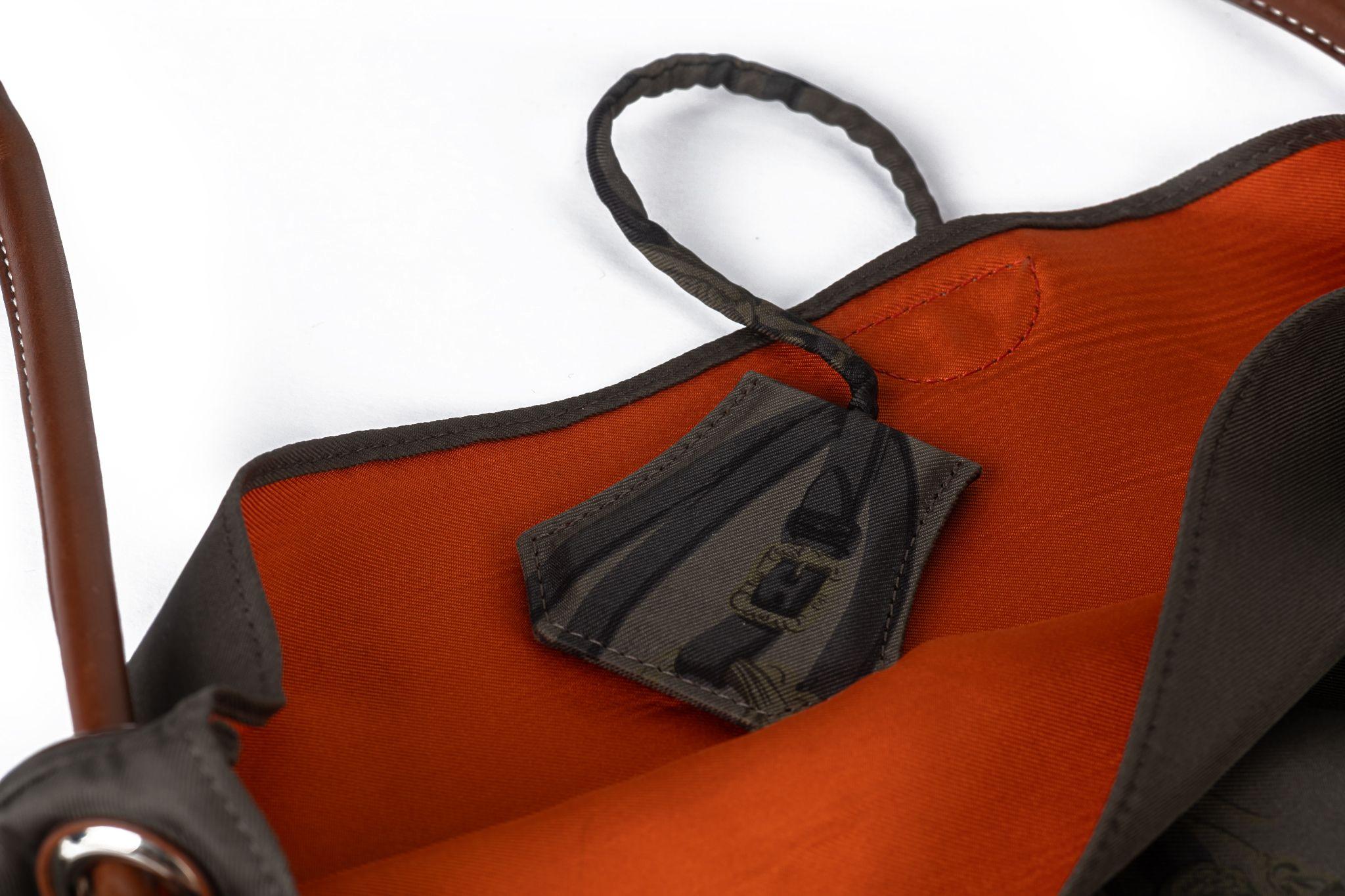 Hermès Silky City Printed Handbag For Sale 4