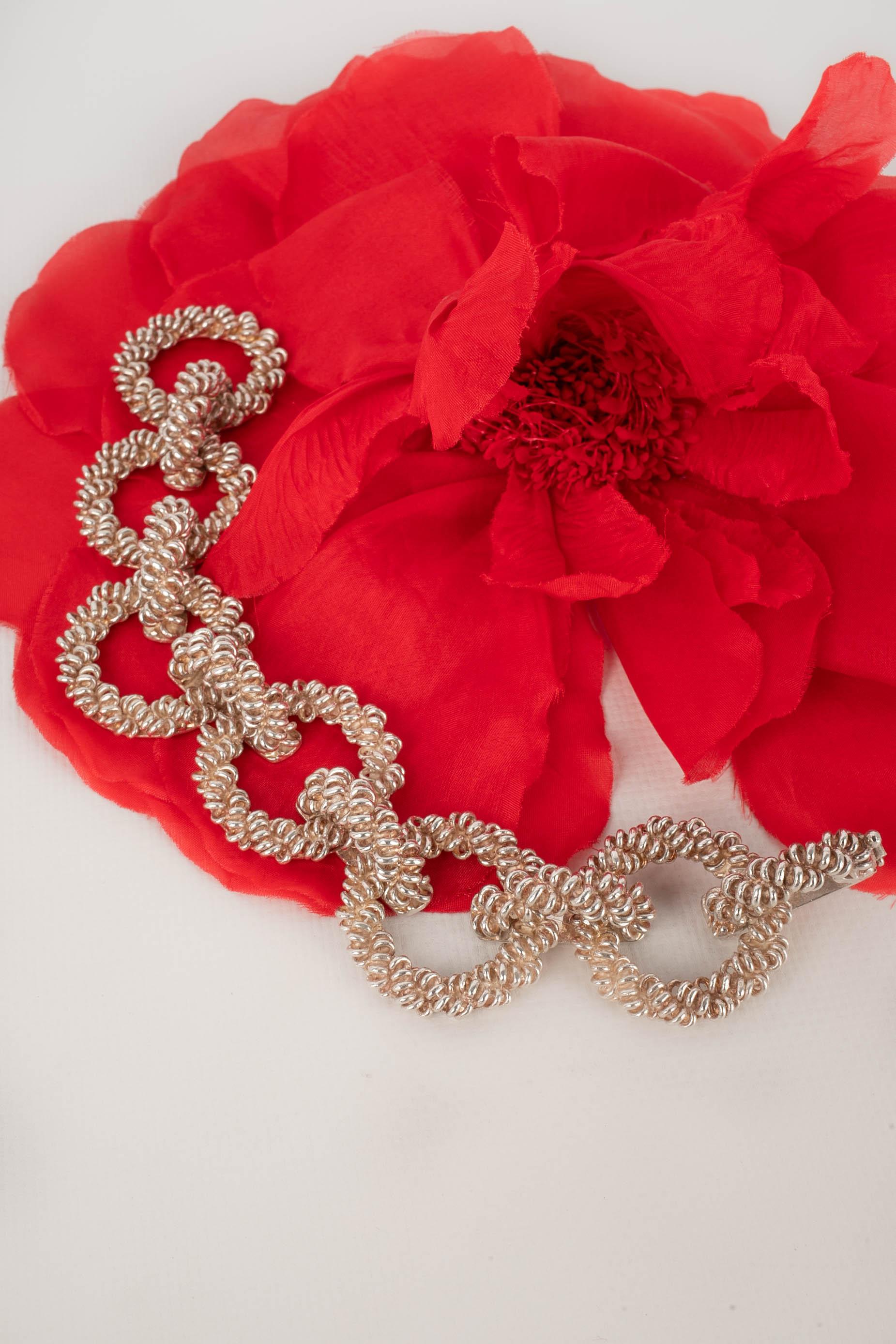 HERMÈS - (Made in France) Pulsera de plata formada por anillos retorcidos unidos entre sí. Joyas con sello distintivo.

Estado:
Muy buen estado

Dimensiones:
Longitud: 21 cm

SKU:BRA100