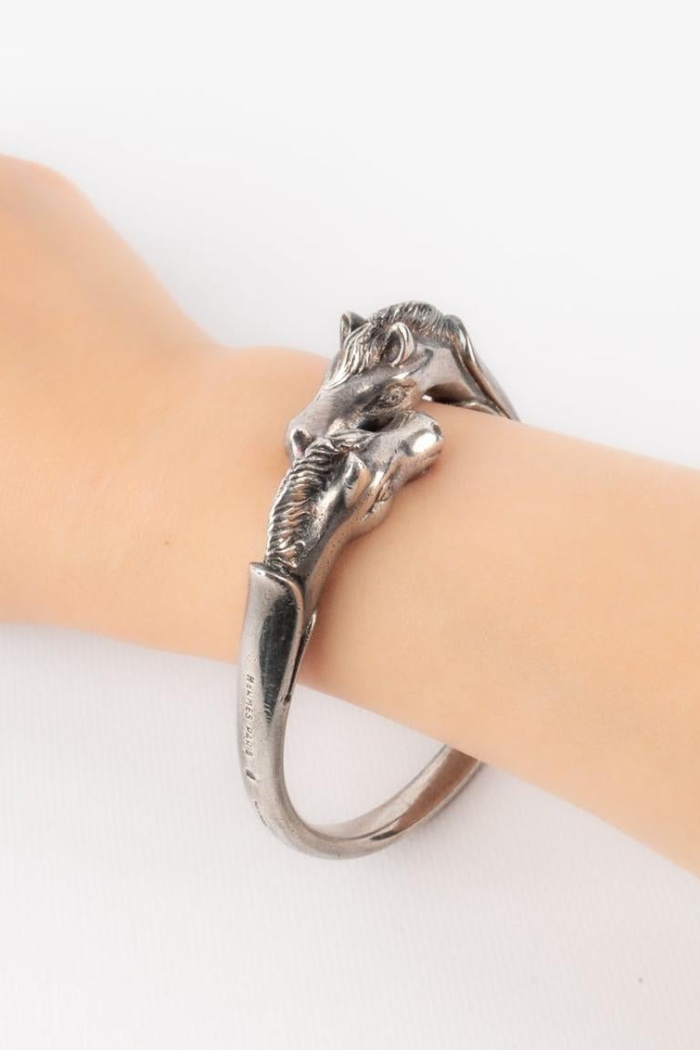 Hermès - (Made in France) Silver bracelet with the Galop design.

Additional information:
Condition: Very good condition
Dimensions: Circumference: 20 cm

Seller Reference: BRA79