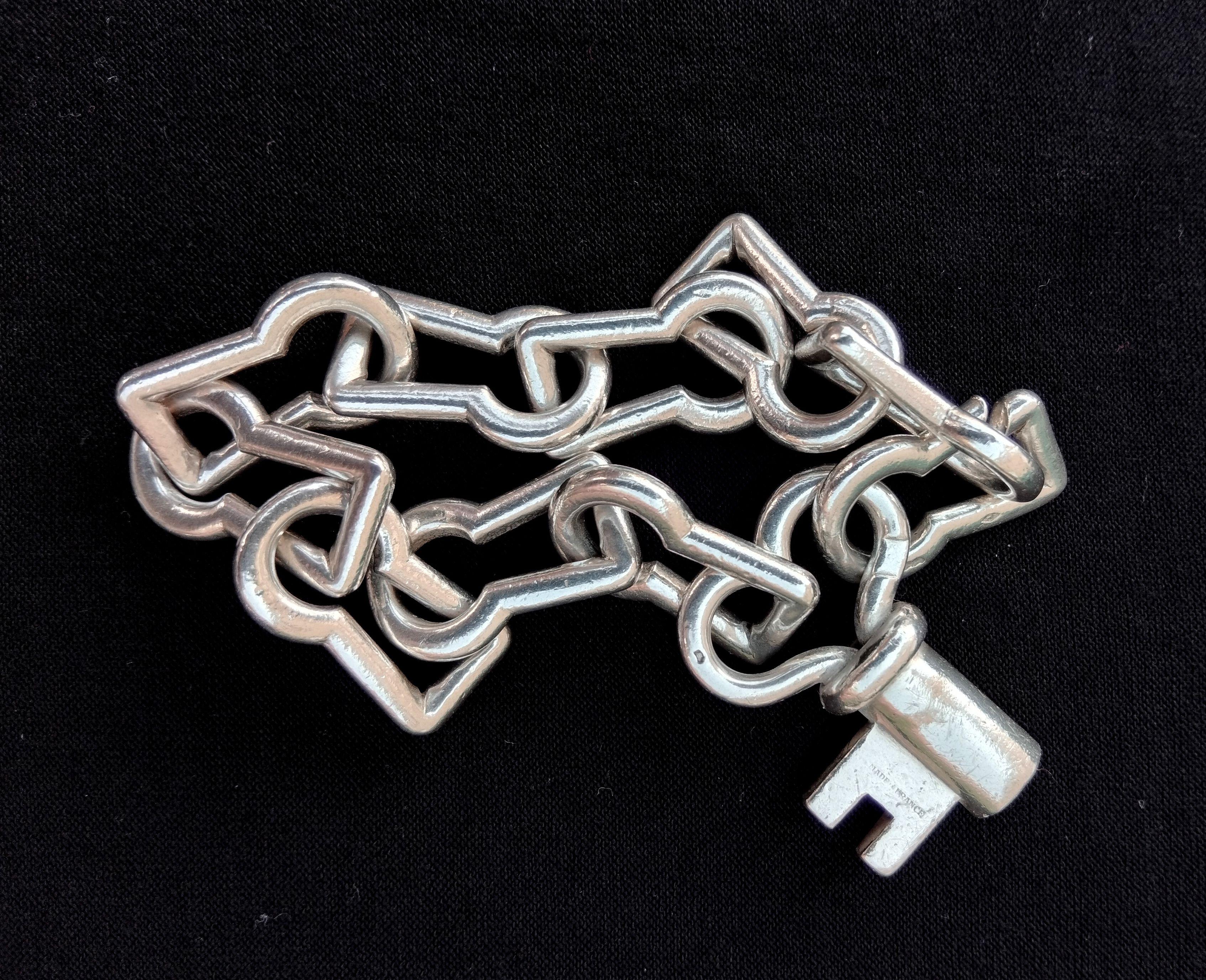 Hermès Silver Bracelet Keyhole Shaped Links Key Charm Clasp en vente 9