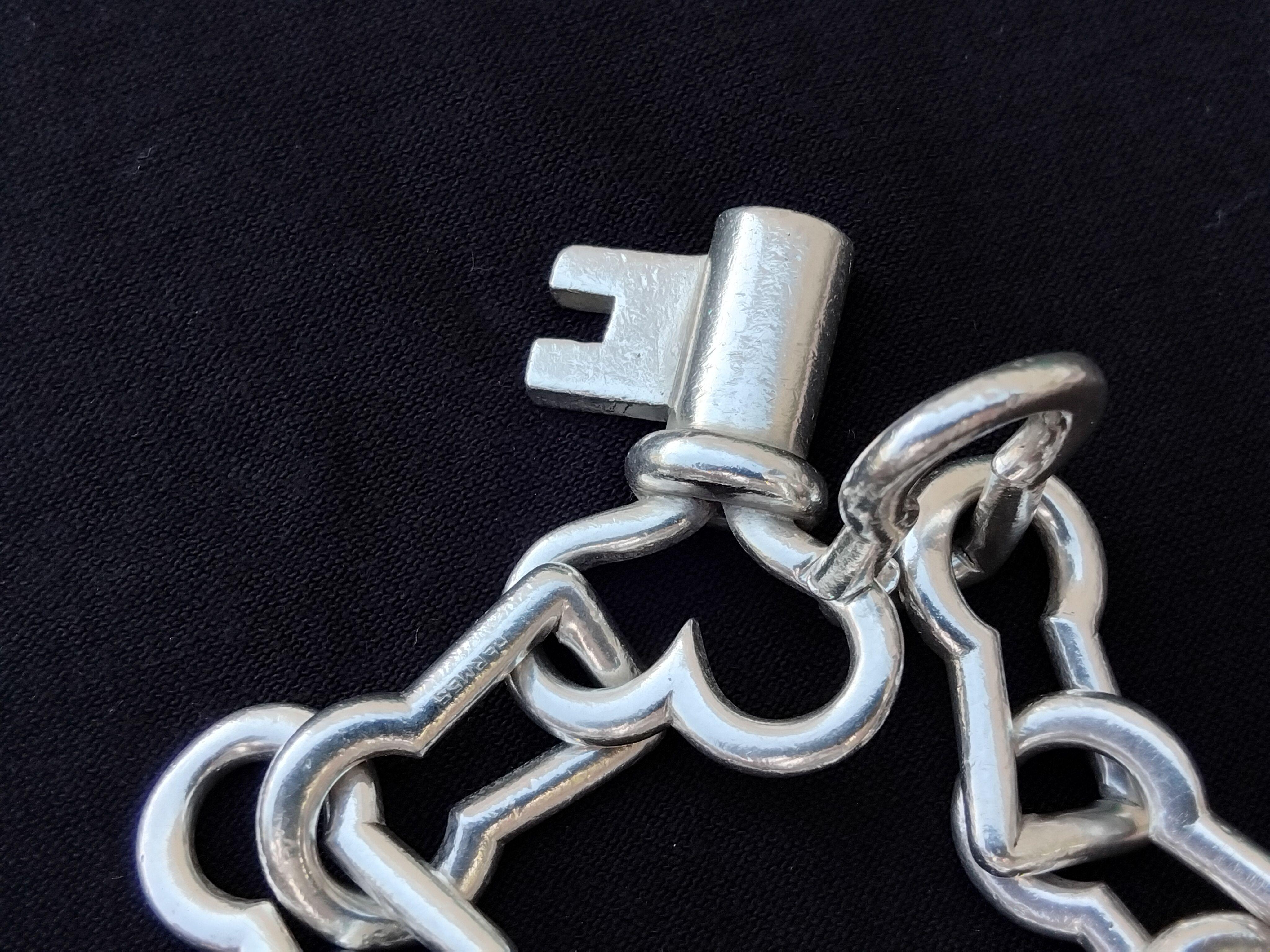 Hermès Silver Bracelet Keyhole Shaped Links Key Charm Clasp en vente 11