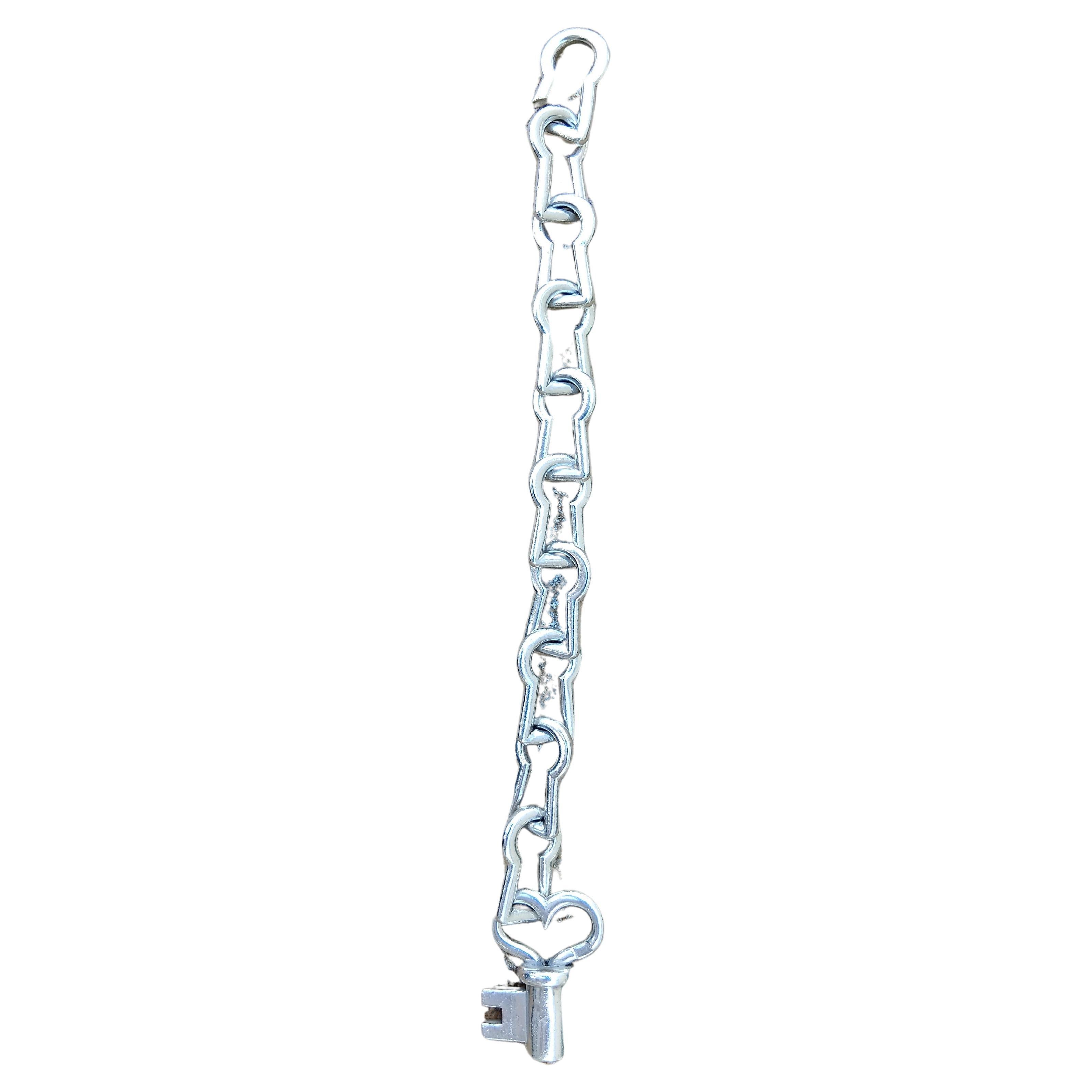 Hermès Silver Bracelet Keyhole Shaped Links Key Charm Clasp en vente 12