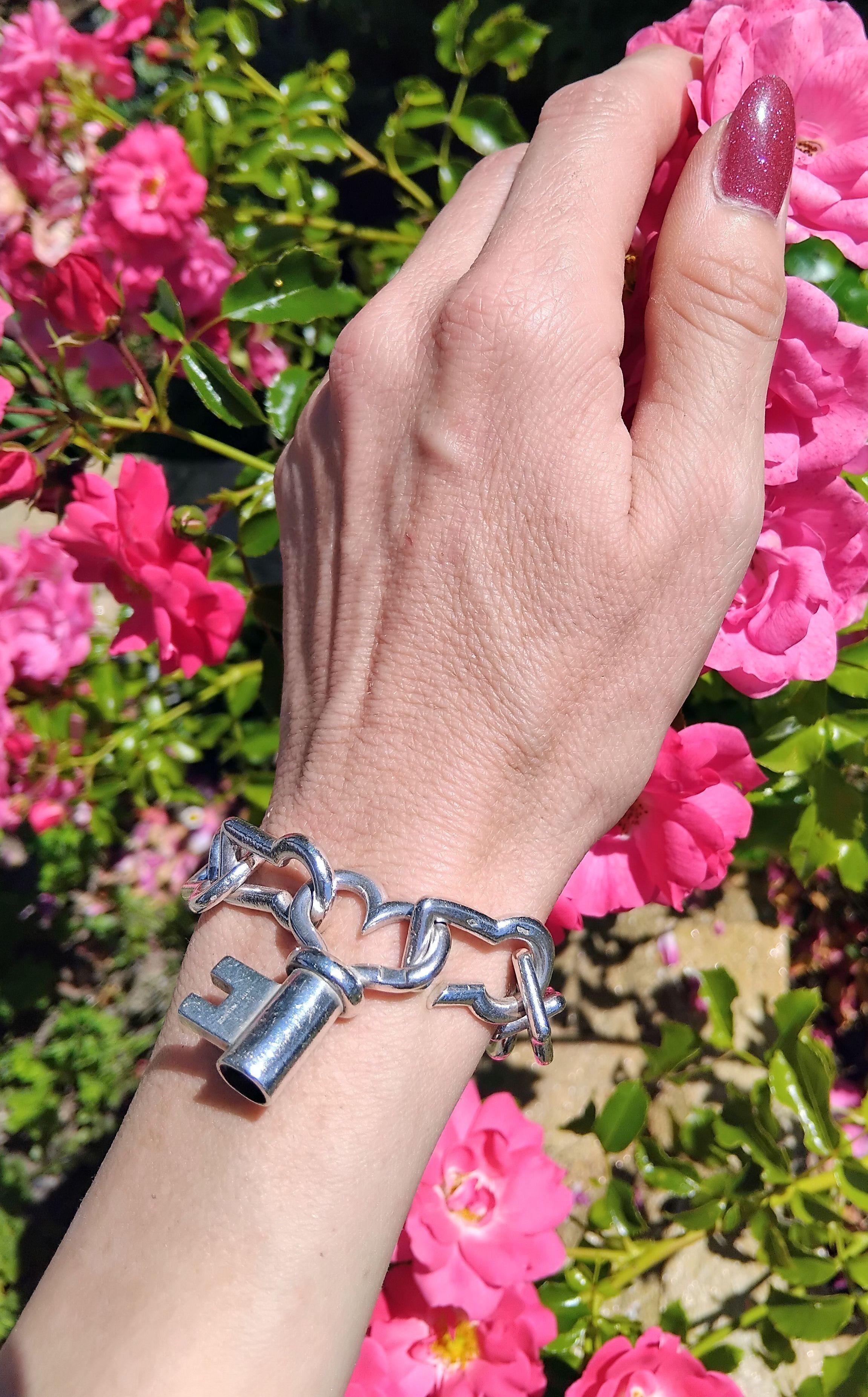 Hermès Silver Bracelet Keyhole Shaped Links Key Charm Clasp en vente 13