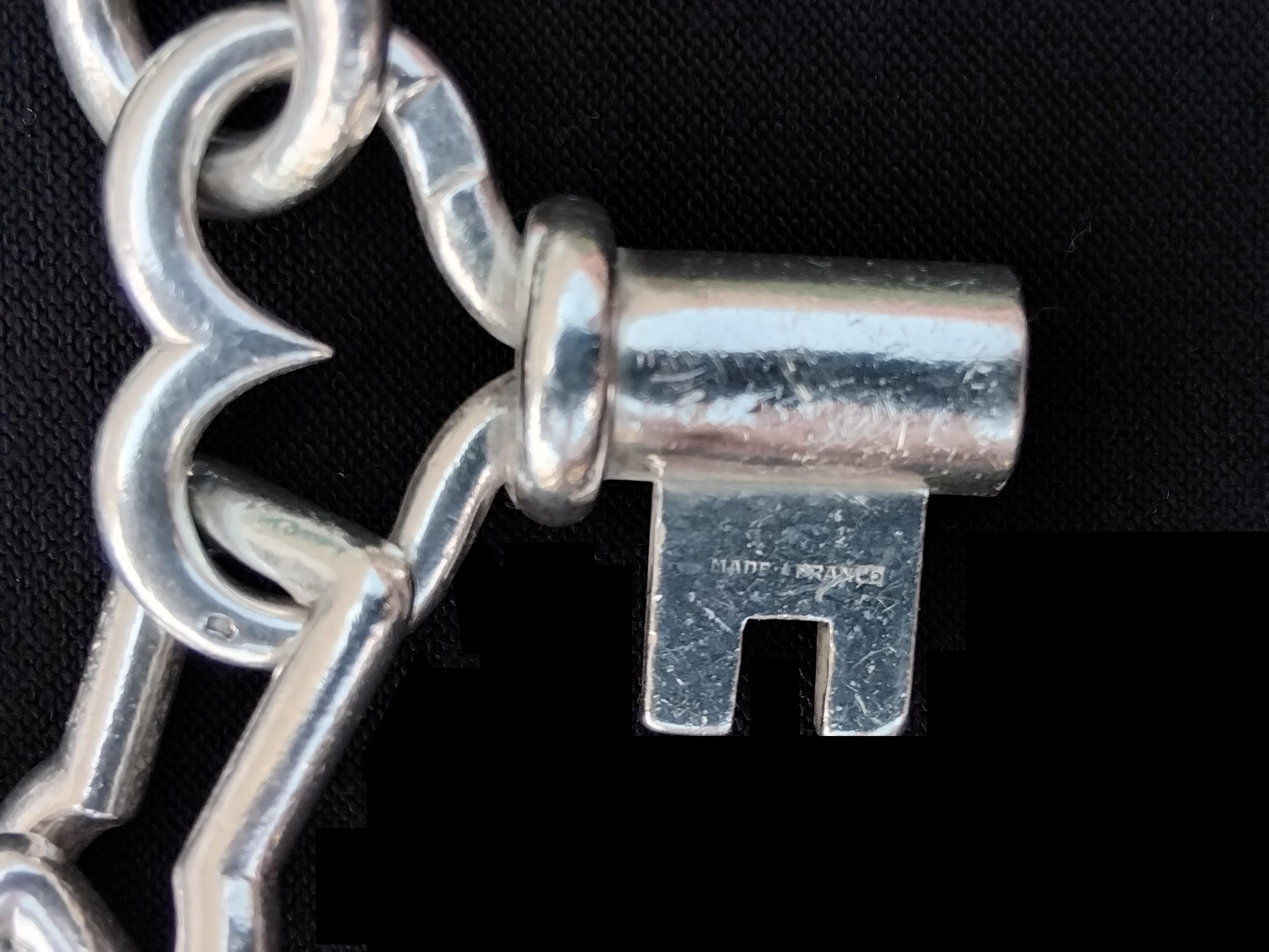 Hermès Silver Bracelet Keyhole Shaped Links Key Charm Clasp en vente 3