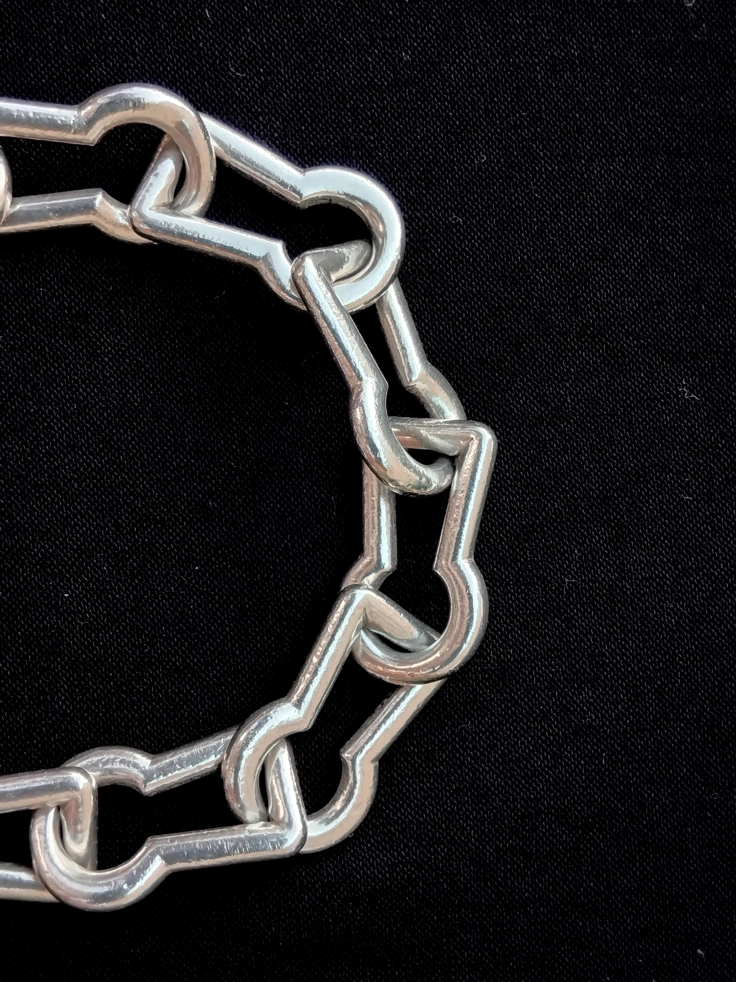 Hermès Silver Bracelet Keyhole Shaped Links Key Charm Clasp en vente 5