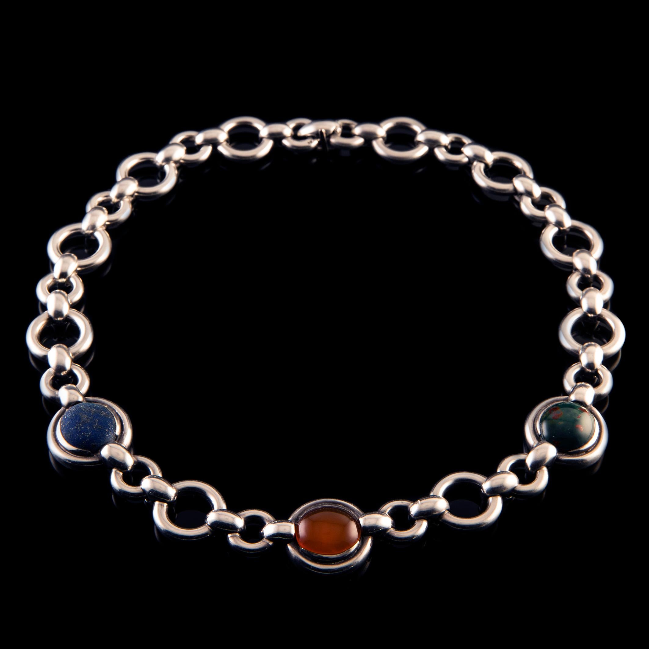 Collier in silver 925 with stones: Lapis, Agate and Jasper.
Epoch 1970 ca.
Hermès


Length: 41 cm / 16 in

Height: 1.5 cm/ 6 in