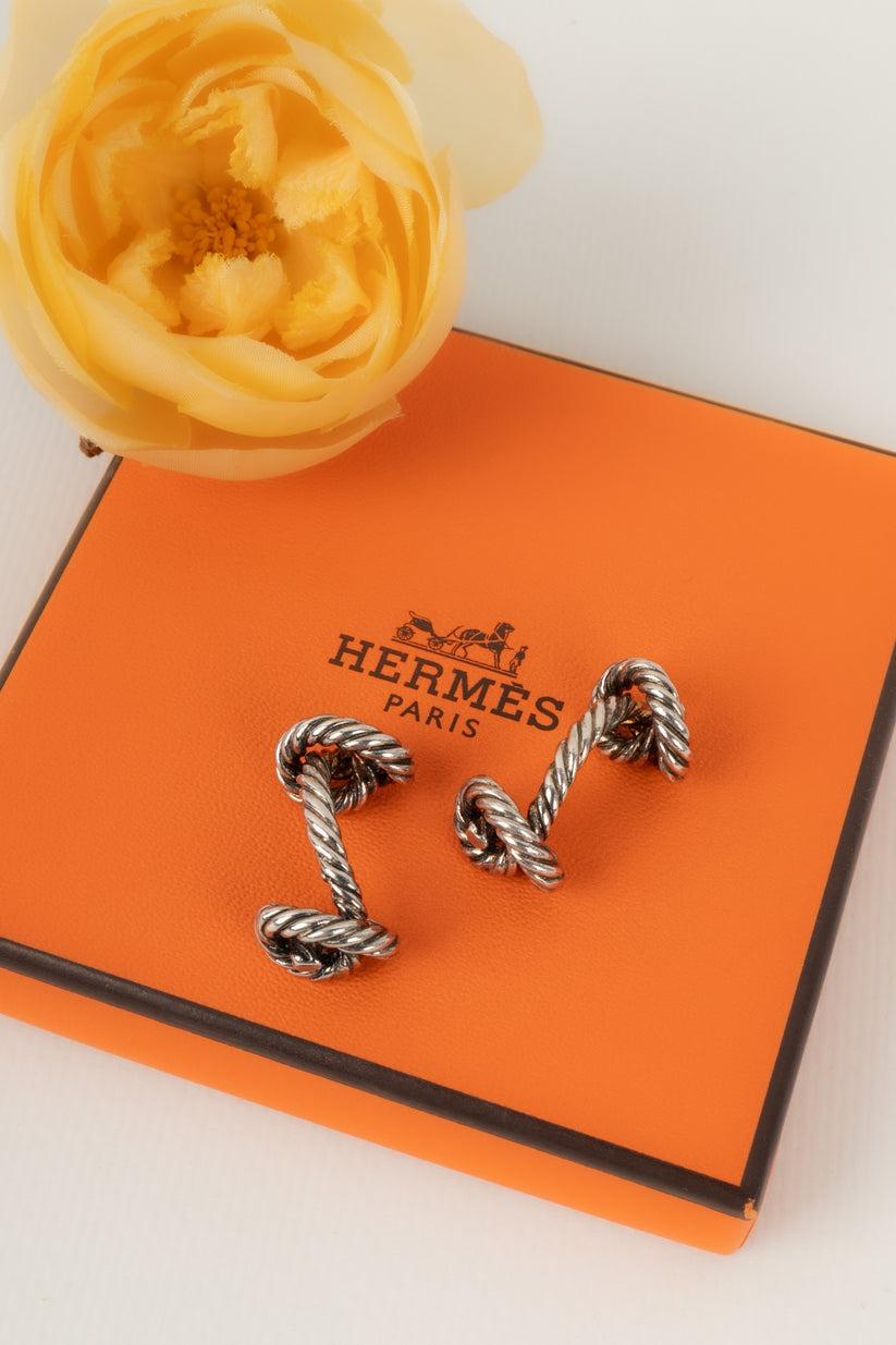 Hermès - Silver cufflinks representing marine knots.

Additional information:
Condition: Very good condition
Dimensions: Length: 2 cm

Seller Reference: ACC55