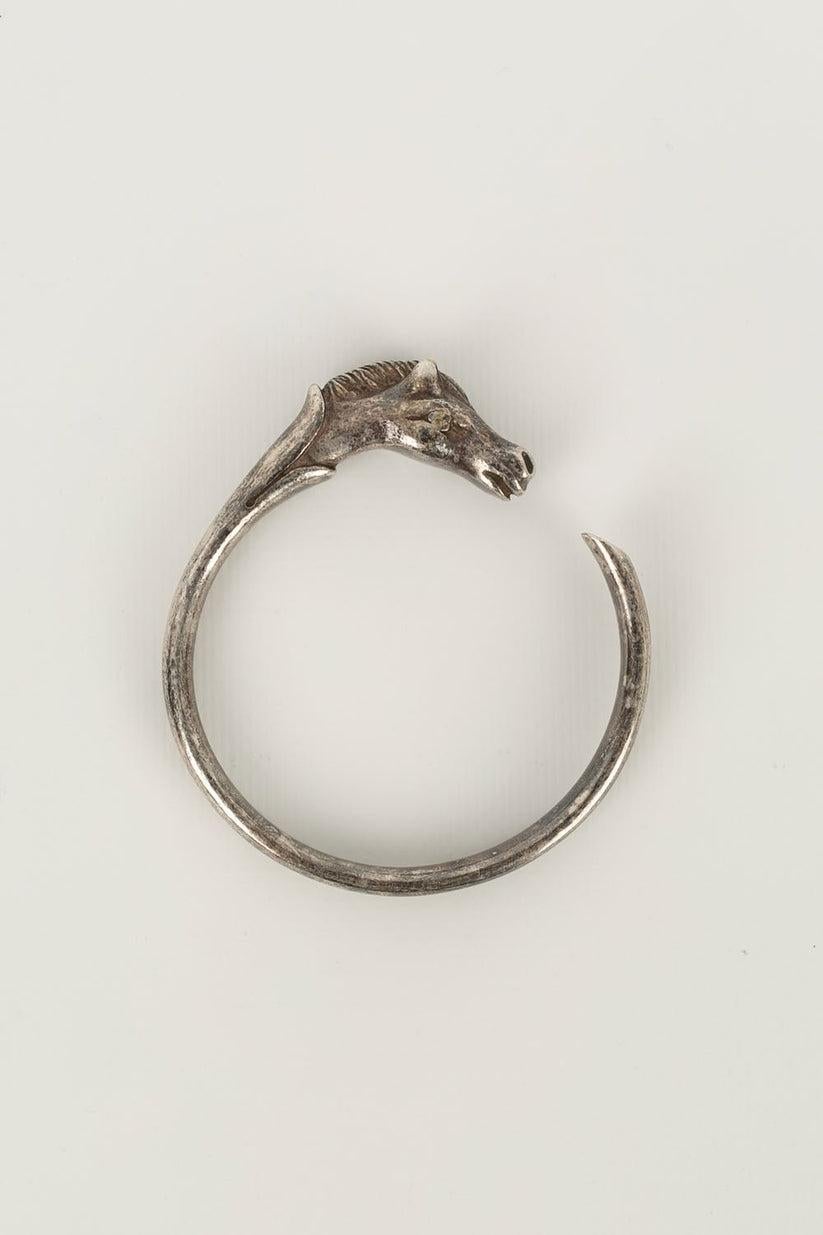 Hermès - (Made in France) Silver bracelet Galop model.

Additional information:

Dimensions: Wrist size: 19 cm

Condition: Good condition

Seller Ref number: BRA61