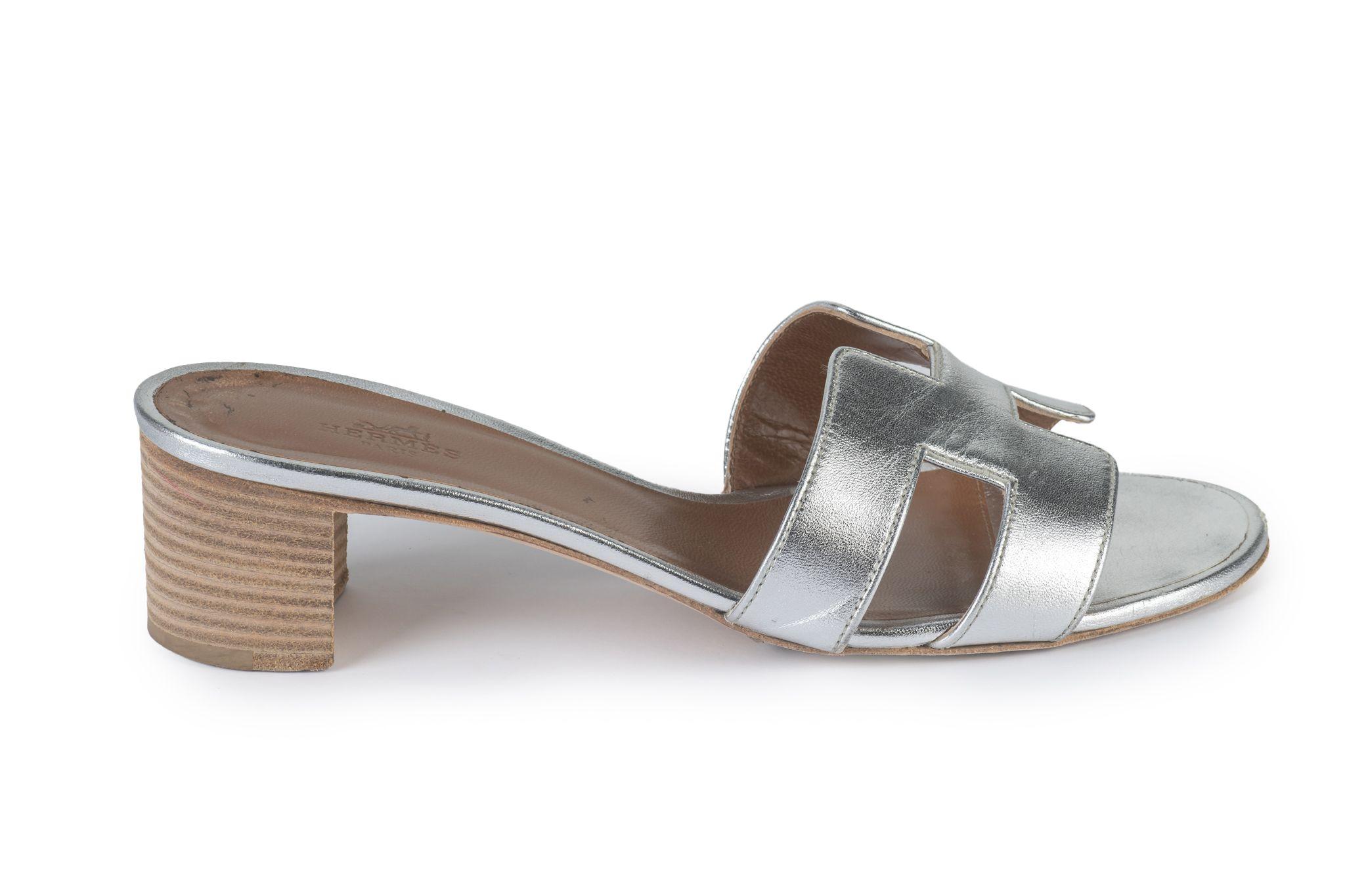 Hermès Silver Leather Oasis Slide Sandal For Sale 1