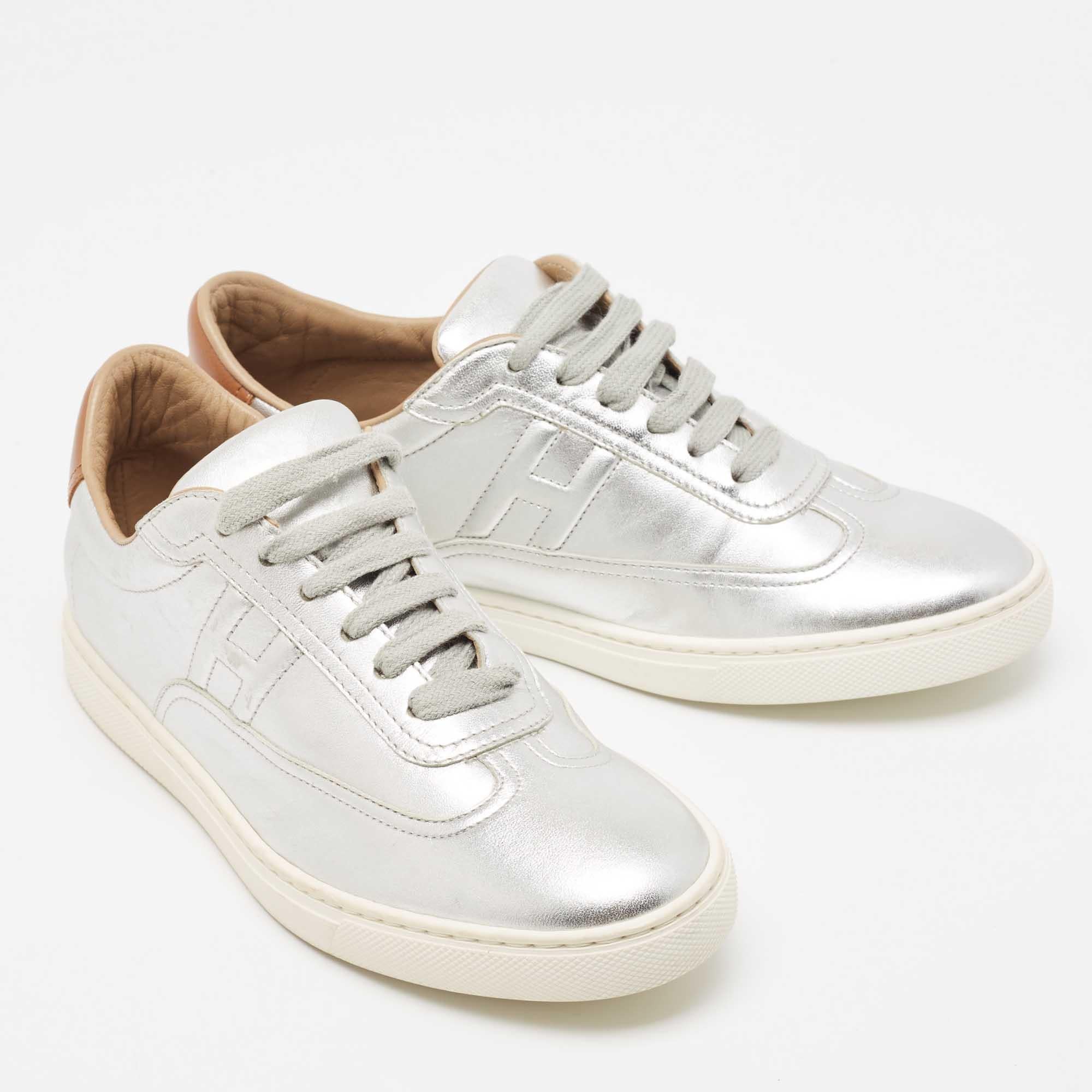 Hermes Silver Leather Quicker Low Top Sneakers Size 38 In Good Condition In Dubai, Al Qouz 2