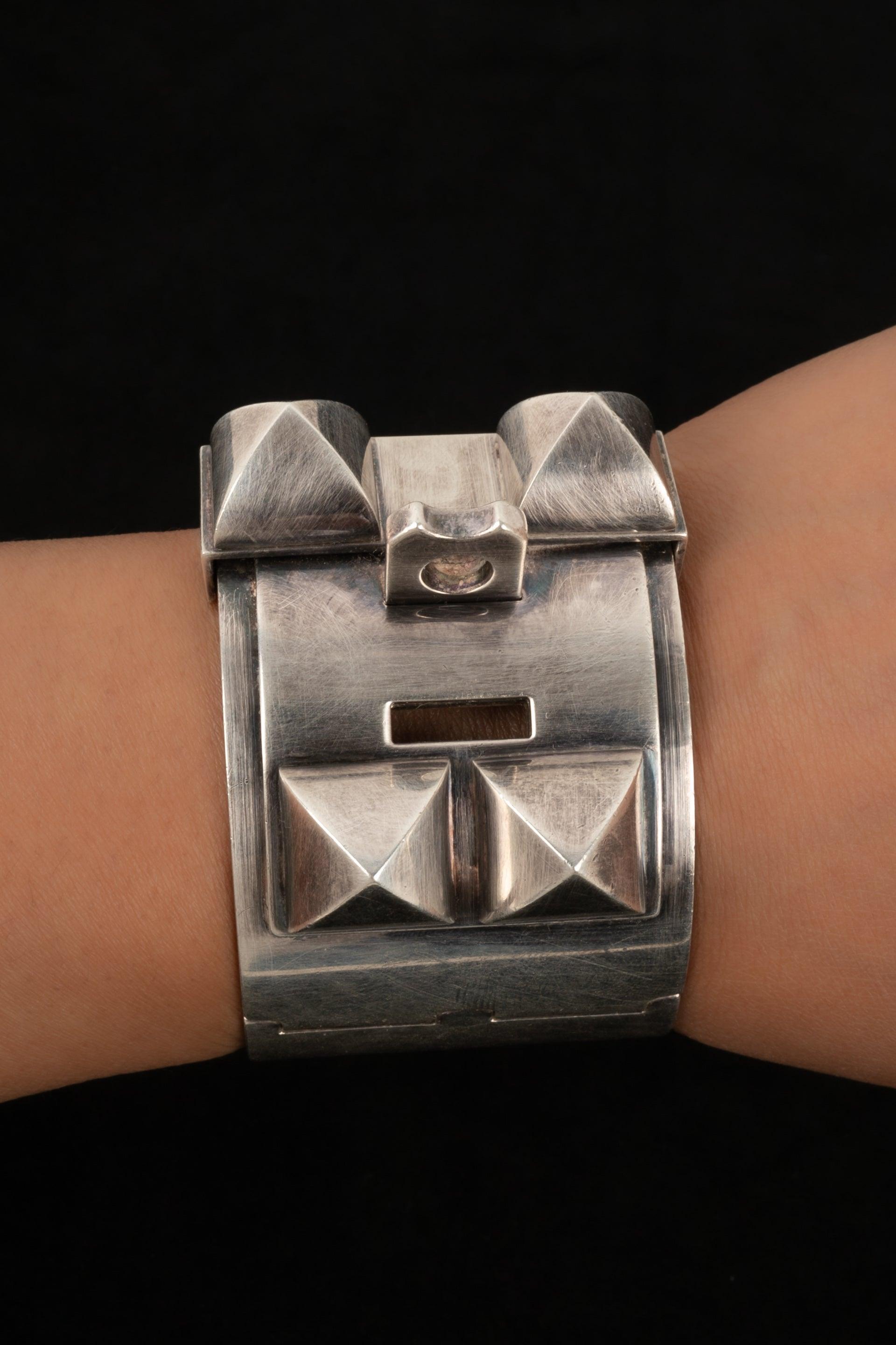 Hermès - Silver Médor Cuff Bracelet.

Additional information:
Condition: Good condition
Dimensions: Circumference: 15.5 cm - Opening: 3.3 cm

Seller Reference: BRA166