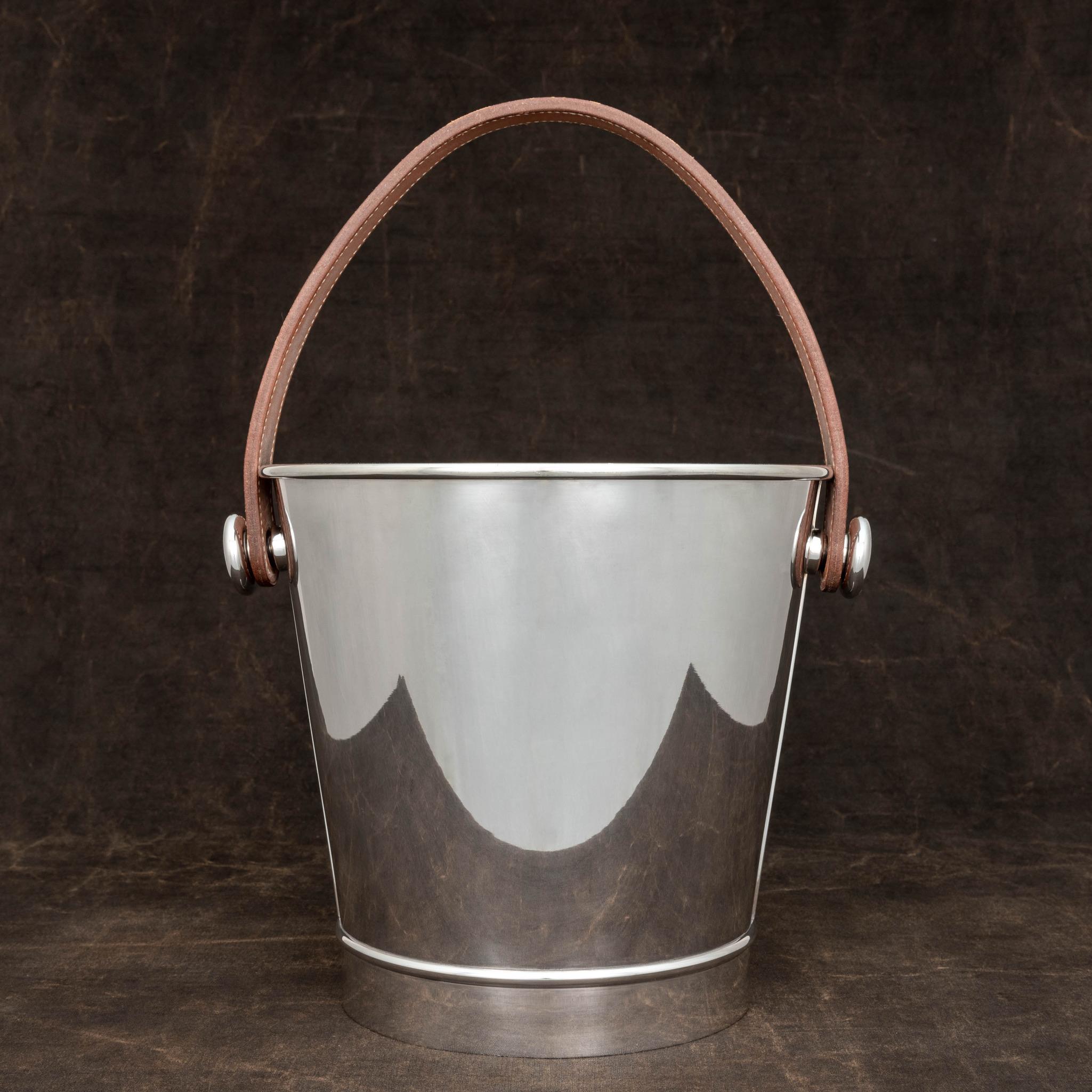 Fabulous 1970’s Hermès silver plated ice bucket with original natural leather handle that is beautifully hand stitched with white saddle stitching. Marked Hermès on the base of the bucket and end of the leather handle.


Dimensions: 24.5cm/ 9?