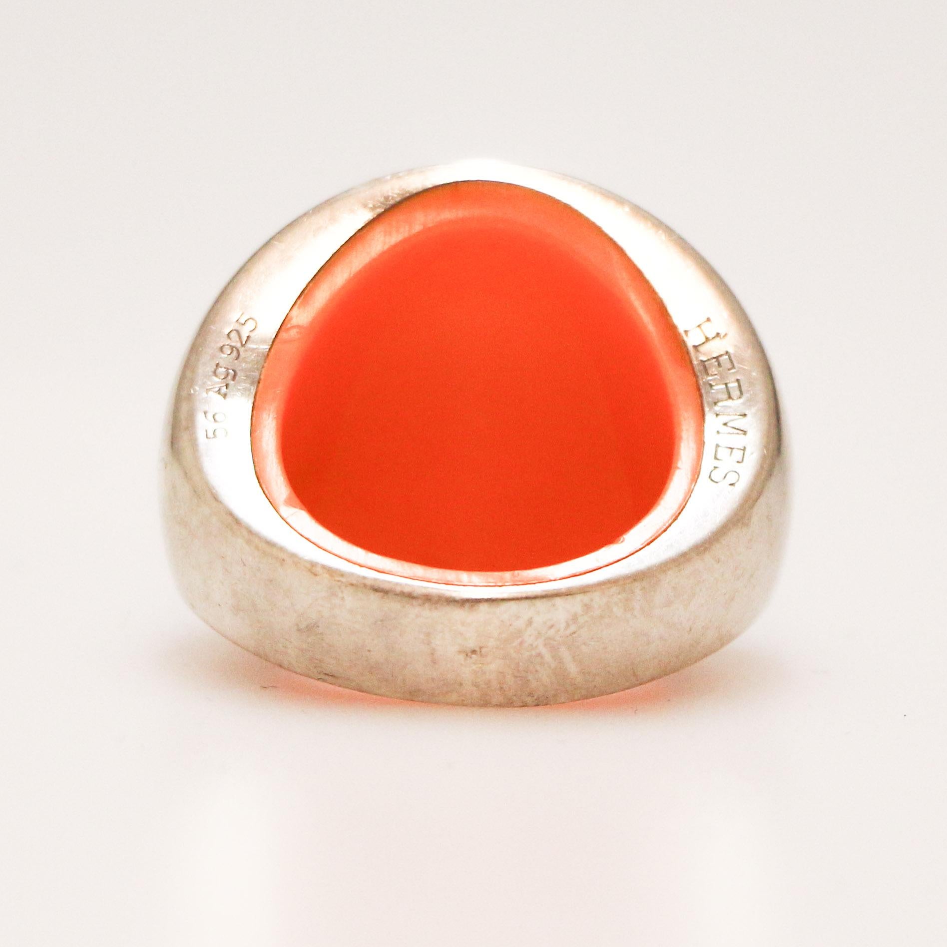 Beautiful Hermès ring in silver 925

Condition: excellent (micro-scratches on the silverware)
Made in France
Size: 56
Material: silver 925
Color: silver, orange
Dimensions: 3cm
Stamp: yes