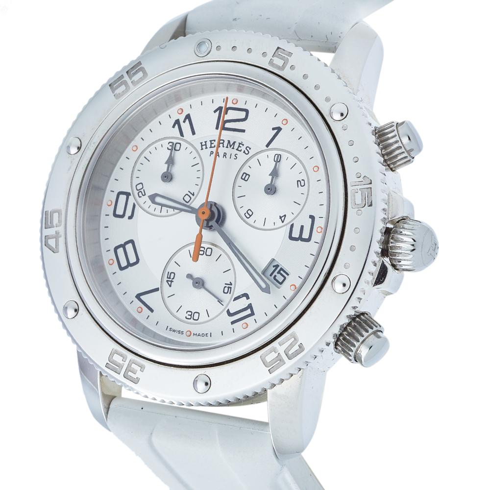 Designed with modern aesthetics, this Clipper wristwatch from Hermes is sophisticated, ideal for women who prefer elegance. Made from stainless steel, the bezel is engraved with minute markers. It features a silver dial fitted with Arabic numeral