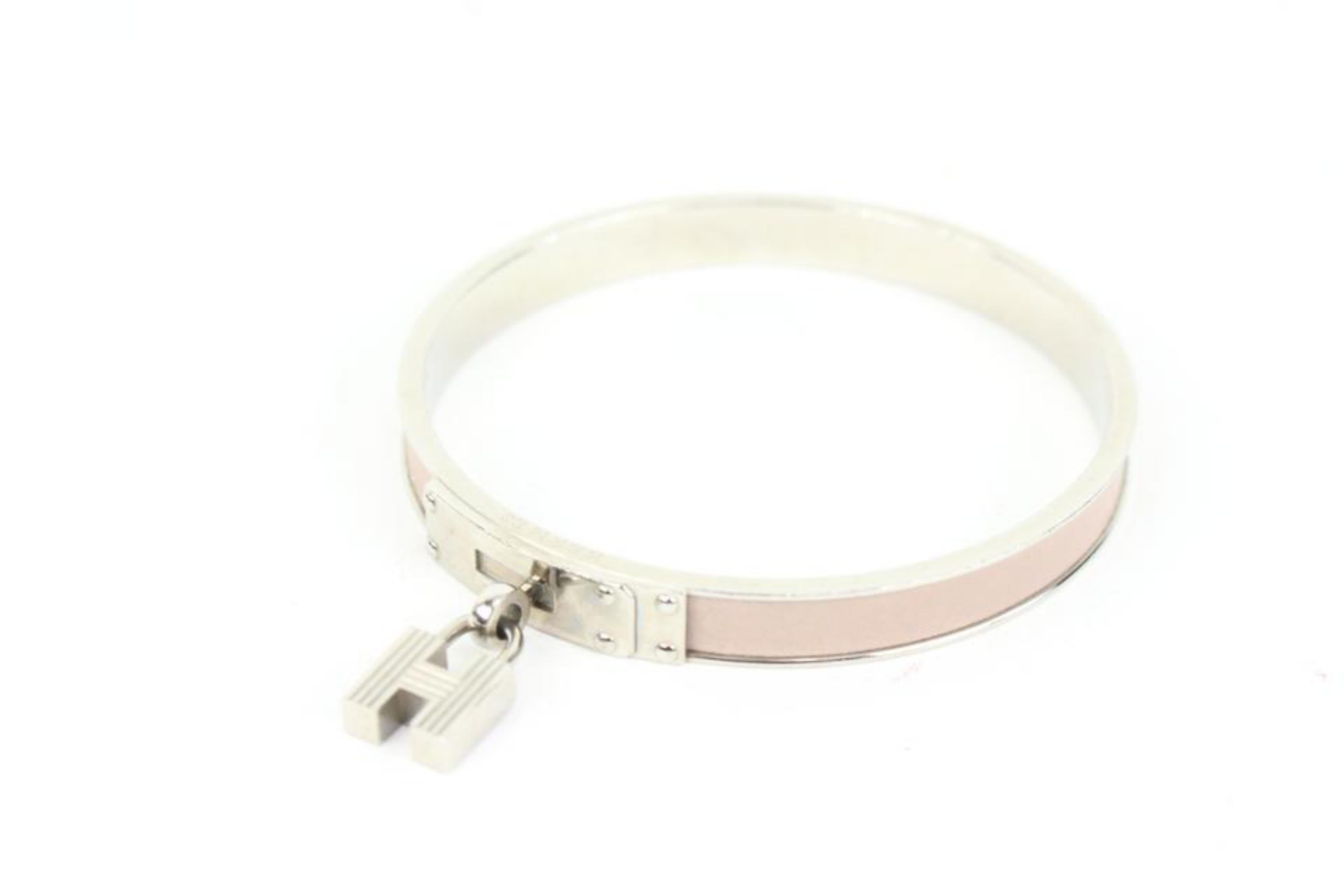 Hermès Silver x Baby Pink Kelly H Cadena Bangle Bracelet 41h62
Made In: France
Measurements: Length:  2.5