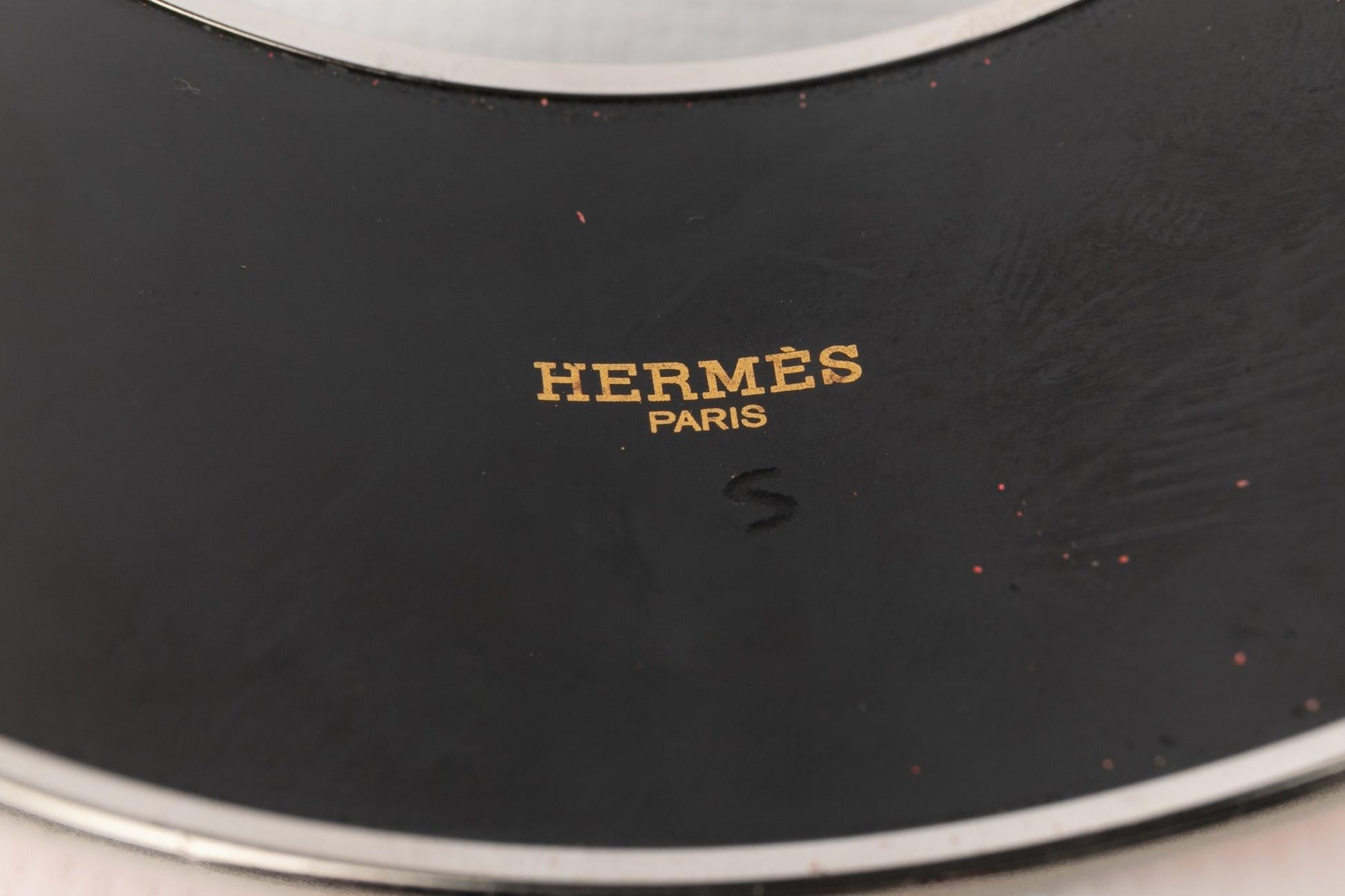 Hermès Silvery Metal Enameled Bracelet For Sale 3