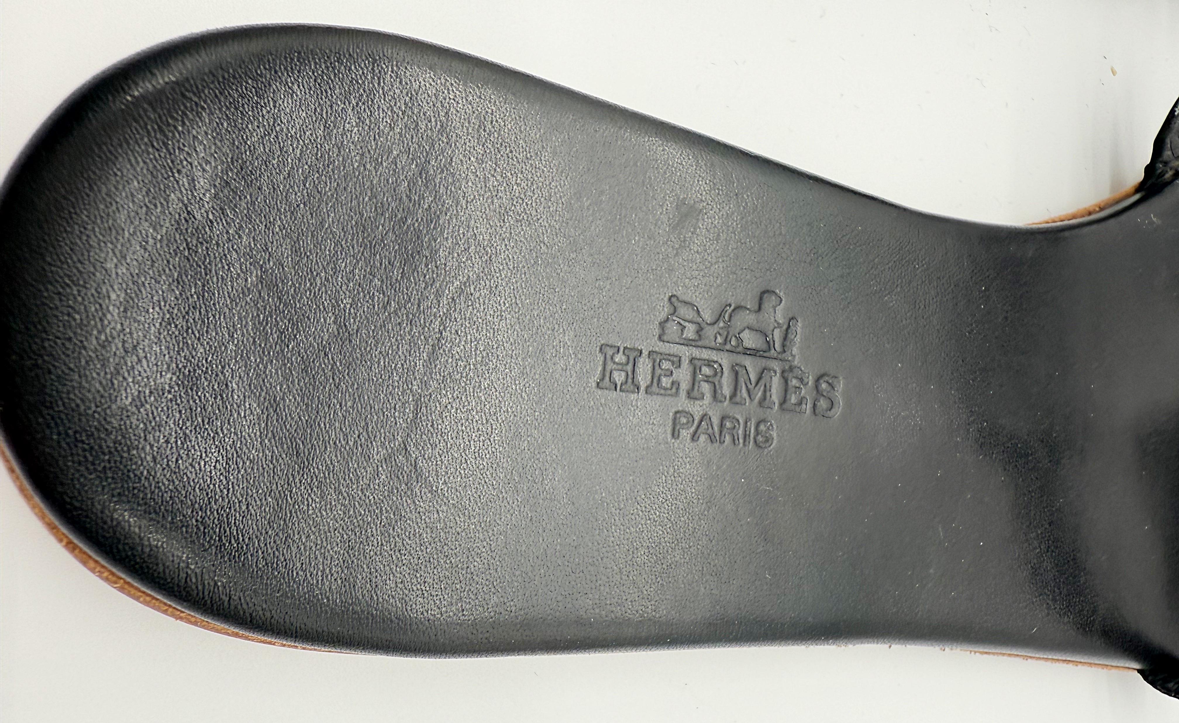Hermes Größe 40 /9 - 9.5 Schwarz Lackleder Gold 2000s Sandalen Schuhe Y2K Slides im Zustand „Gut“ im Angebot in San Diego, CA