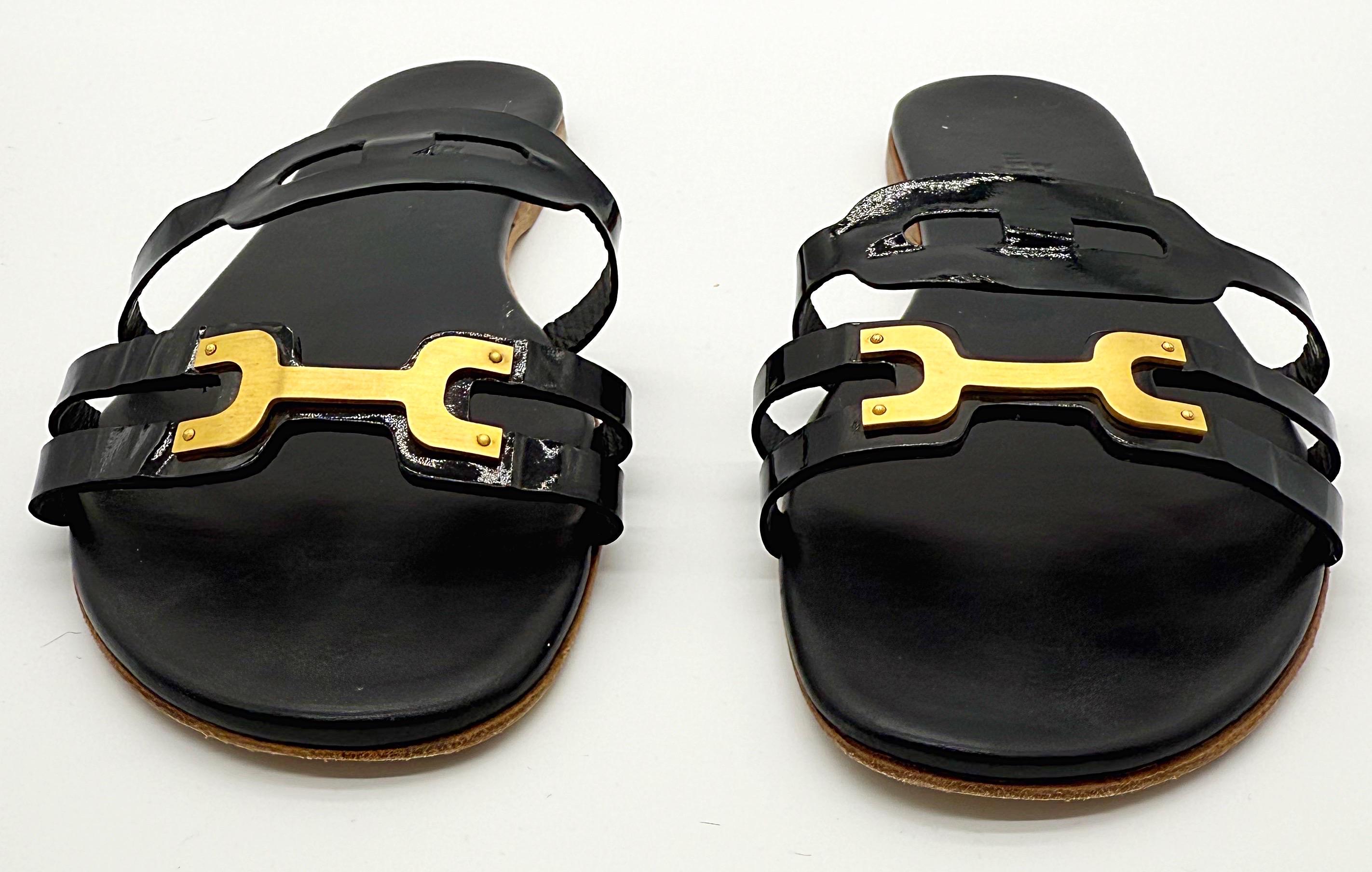Hermes Größe 40 /9 - 9.5 Schwarz Lackleder Gold 2000s Sandalen Schuhe Y2K Slides im Angebot 2