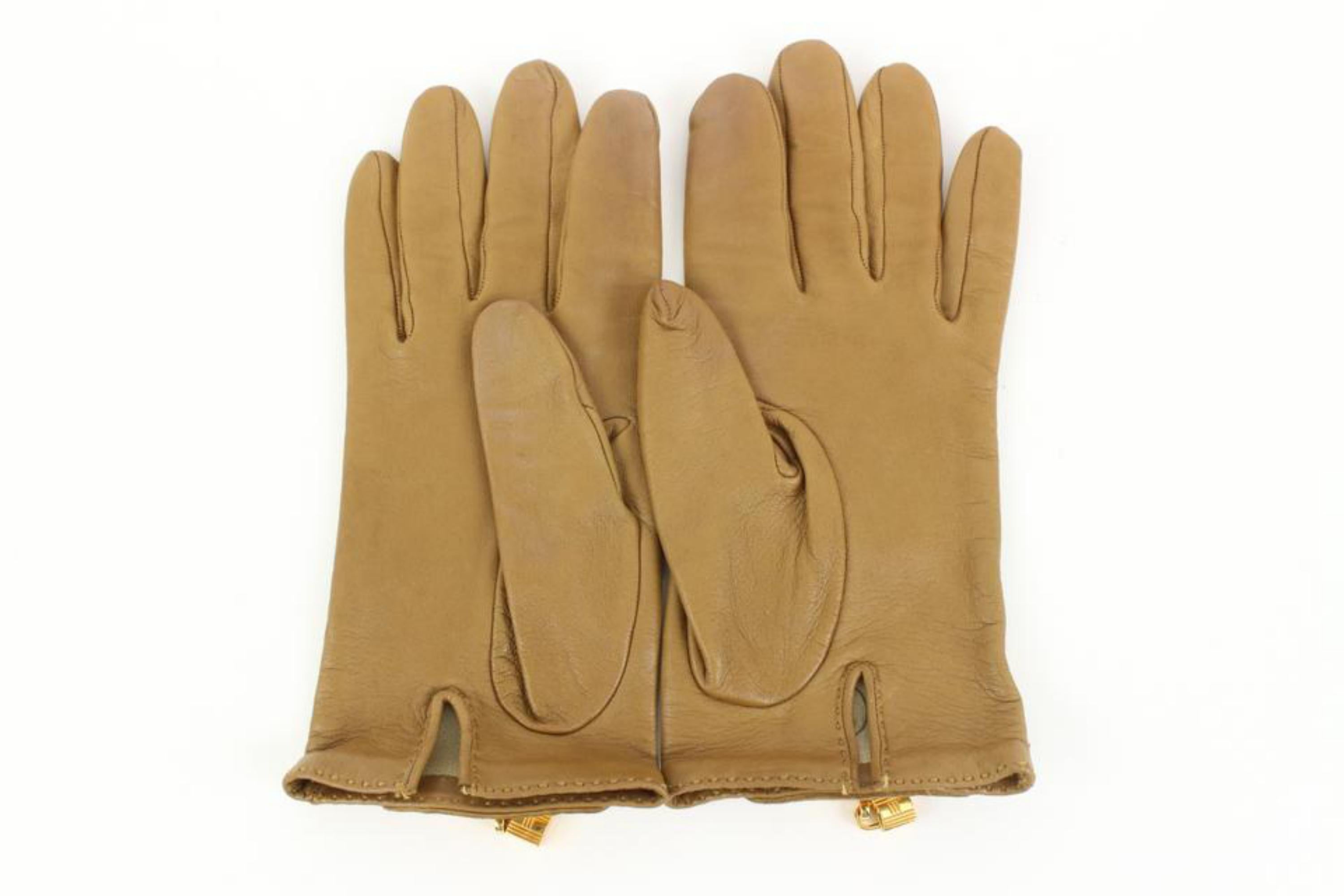Hermès Size 8 Light Brown x Gold Lambskin Kelly Gloves Cadena Padlock 94h412s
Made In: France
Measurements: Length:  3.5