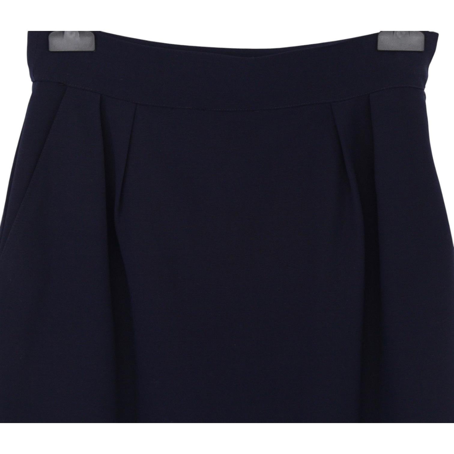 GUARANTEED AUTHENTIC HERMES VINTAGE NAVY BLUE WOOL STRAIGHT SKIRT



Details:
• Classic light weight wool straight fitted skirt in a navy blue color.
• Front pleating.
• Size zipper with dual hook-n-eye closure.
• Fully signature lining.
Fabric: