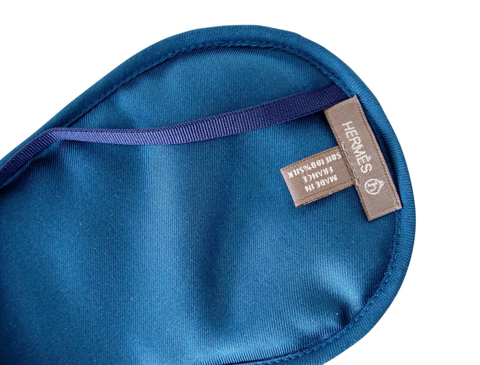 Masque Sleep Eye d'Hermès en soie multicolore à motif de plumes grises, neuf avec boîte 1