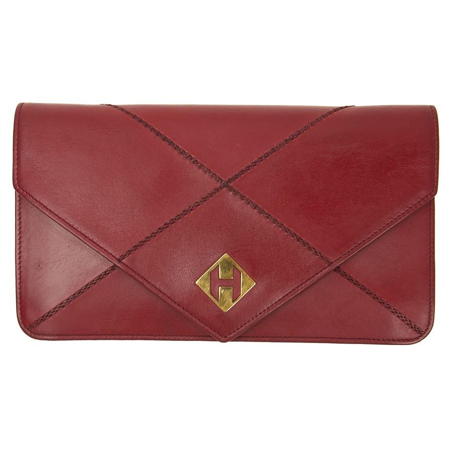 Lovely bag, or clutch from maison Hermes. The interior is lined in leather with a zipped pocket and a flat one. It is worn on the shoulder or as a clutch (the handle is removable). 
Gold-plated jewelry with micro scratches. 
Very good exterior